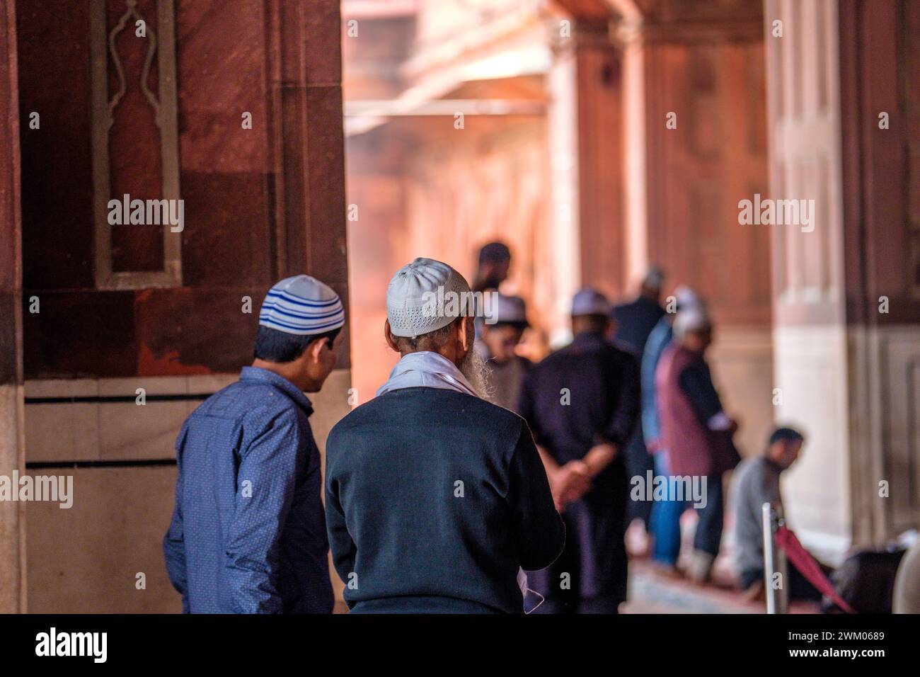 Fidèles à la mosquée Jama Masjid à Delhi Banque D'Images