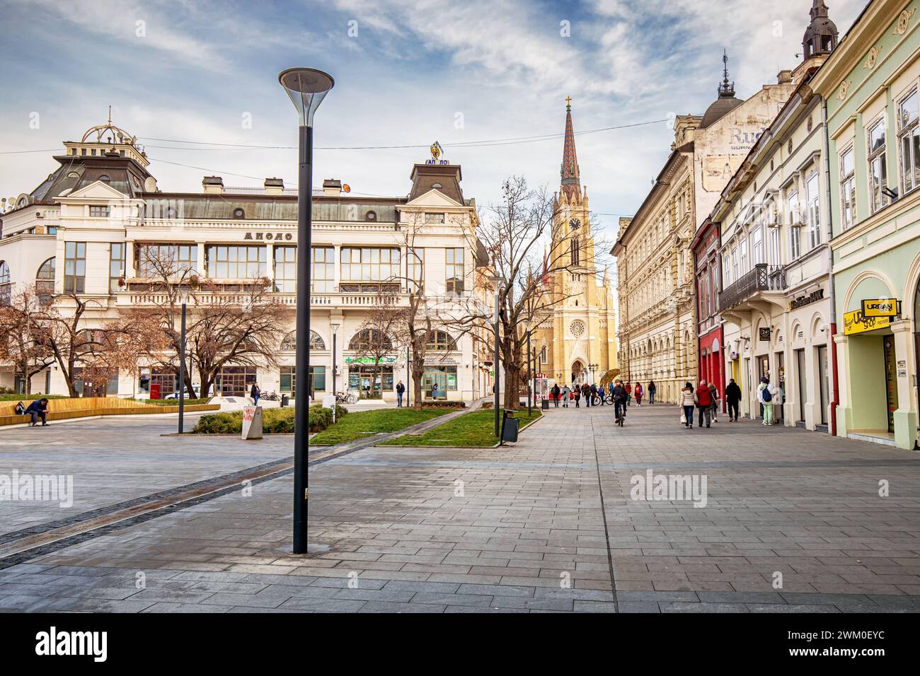 05 janvier 2024, Novi Sad, Serbie : rues historiques de Novi Sad, Serbie, où la majestueuse cathédrale se dresse, invitant les touristes à explorer son parcours Banque D'Images