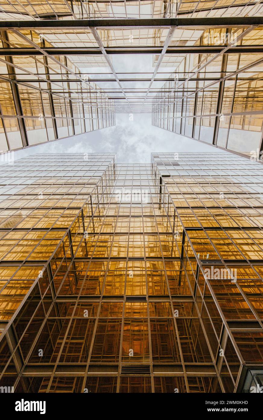 Bâtiments en verre doré dans la ville de Hong Kong Banque D'Images
