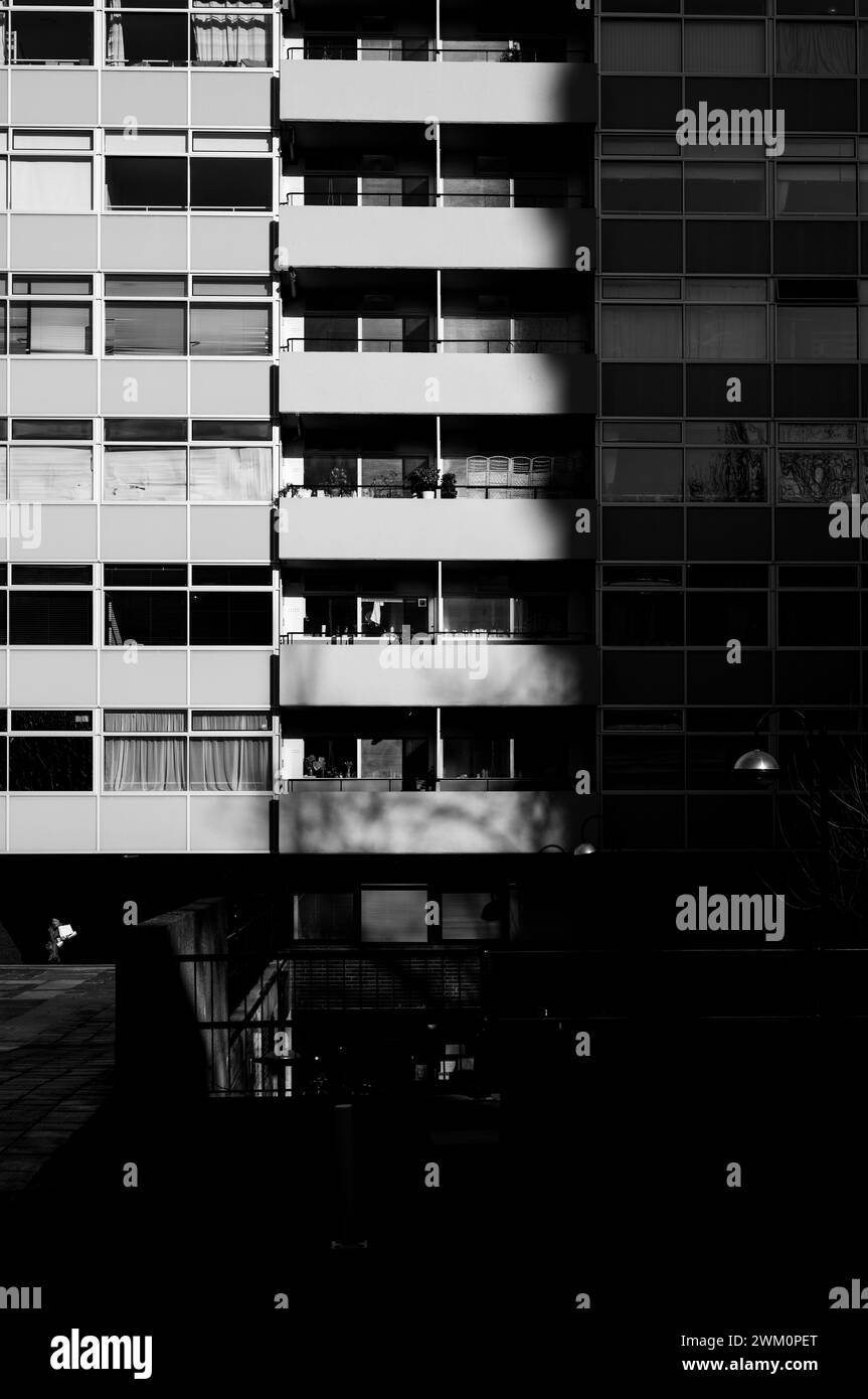 Golden Lane Estate London EC1Y, logement de grade II conçu par les architectes Chamberlin, Powell & bon et achevé en 1962. Banque D'Images