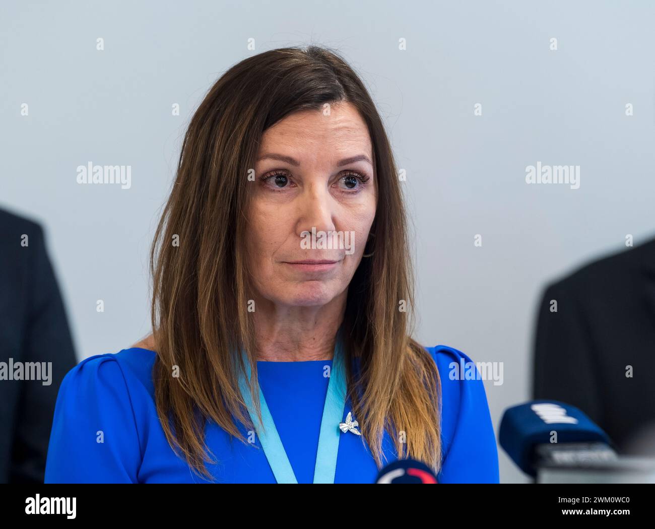 Usti nad Labem, République tchèque. 23 février 2024. Tatiana Soharova, PDG de la Krajska zdravotni, parle lors du point de presse du conseil d’administration de la société régionale de soins de santé Krajska zdravotni sur les mesures prises après l’intervention de la police au siège de la KZ, à Usti nad Labem, en République tchèque, le 23 février 2024. Crédit : Ondrej Hajek/CTK photo/Alamy Live News Banque D'Images