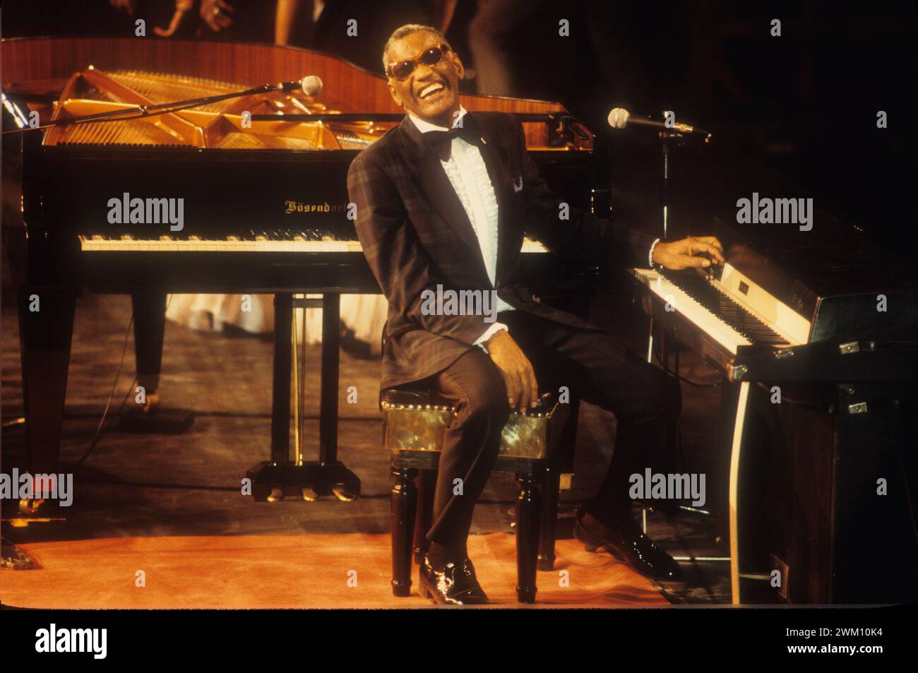 3824394 Festival di Sanremo 1990 Ray Charles ; (add.info.: Sanremo Music Festival 1990. Auteur-compositeur-interprète américain Ray Charles Performing / Festival di Sanremo 1990. Il cantante Ray Charles) ; © Marcello Mencarini. Tous droits réservés 2024. Banque D'Images
