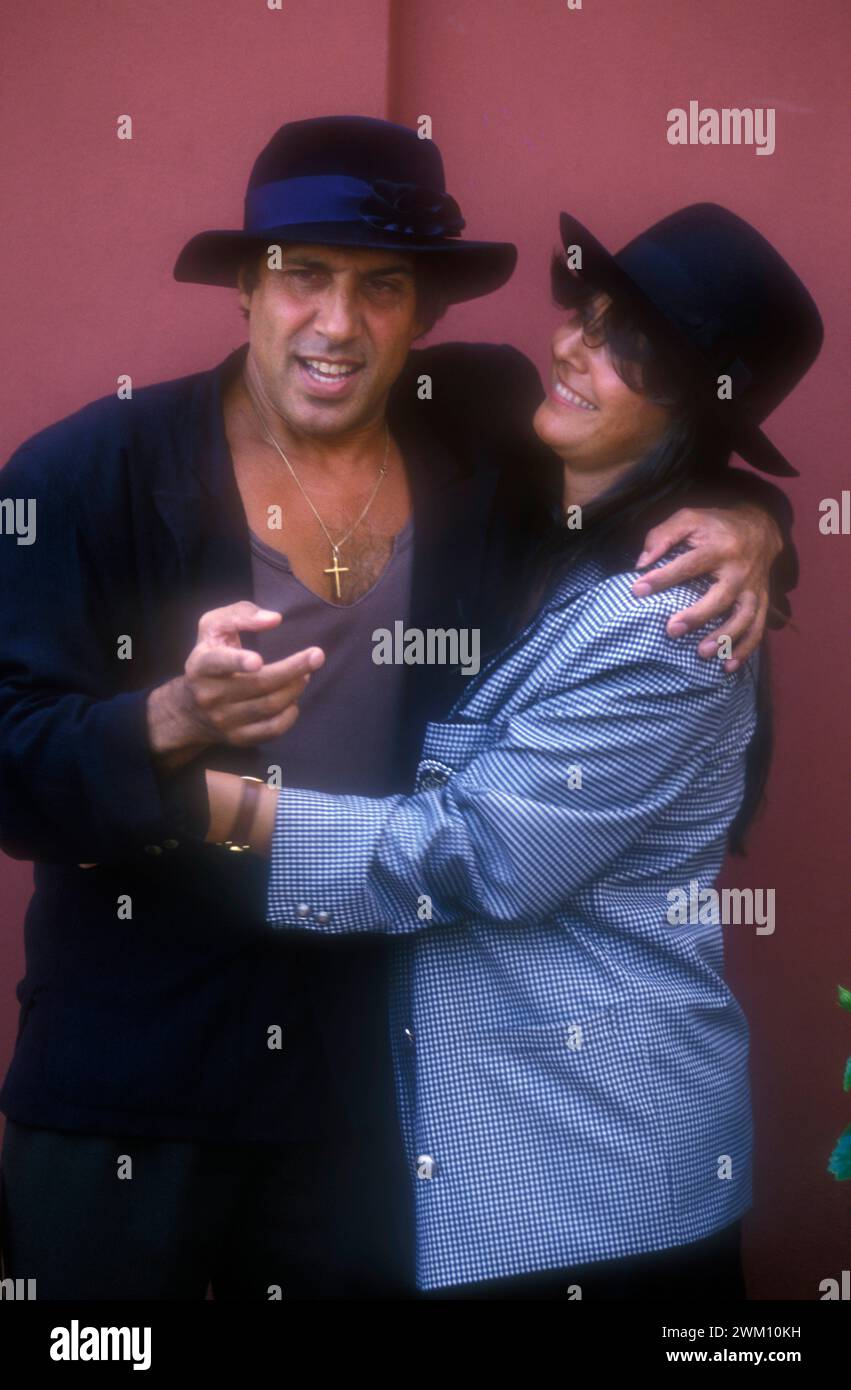 3824390 Adriano Celentano ; (add.info.: Lido de Venise, Festival du film de Venise 1988. Le chanteur italien Adriano Celentano et son épouse Claudia Mori / Lido di Venezia, Mostra del Cinema di Venezia 1988. Il cantante Adriano Celentano con sua moglie Claudia Mori) ; © Marcello Mencarini. Tous droits réservés 2024. Banque D'Images