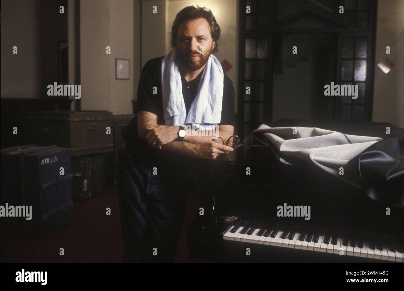 3828069 Riccardo Chailly ; (add.info.: Amsterdam, 1991. Riccardo Chailly, chef d'orchestre du Royal Concertgebouw Orchestra (KCO) / Amsterdam, 1991. Riccardo Chailly, direttore della Royal Concertgebouw Orchestra (KCO)) ; © Marcello Mencarini. Tous droits réservés 2024. Banque D'Images