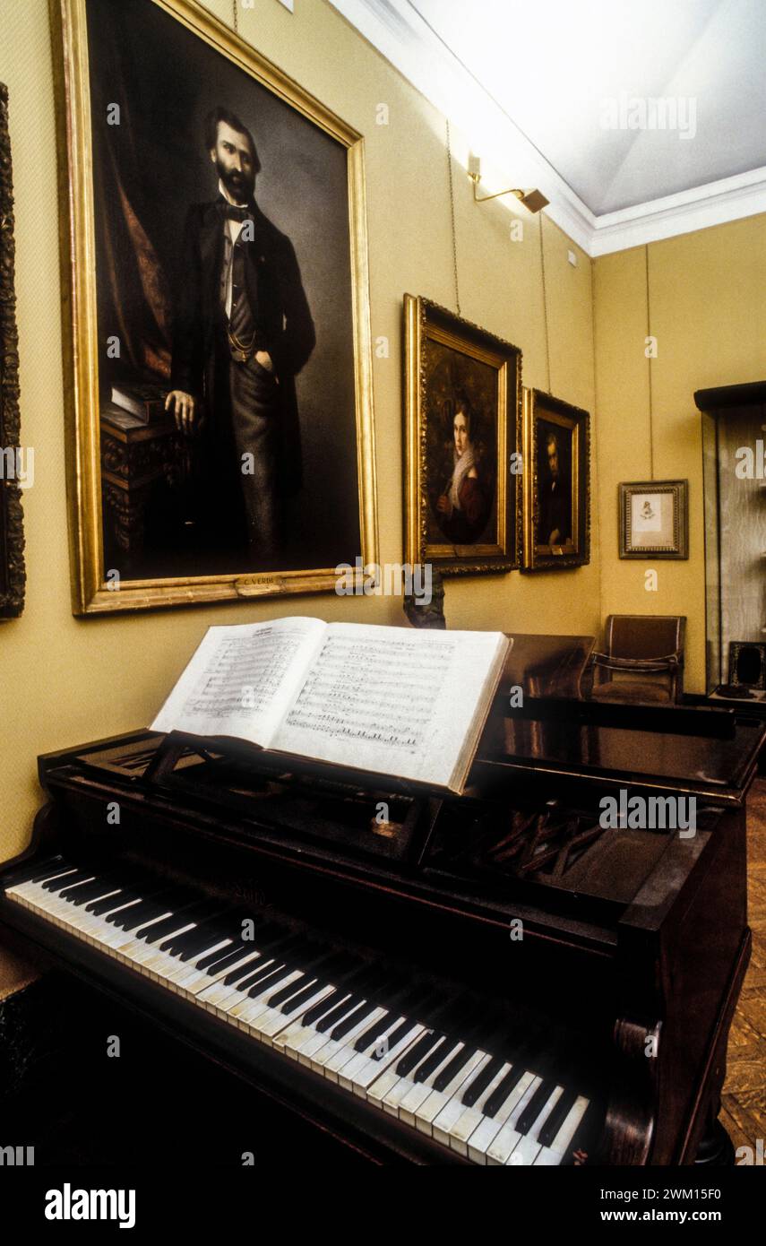 3829673 Museo del Teatro alla Scala ; (add.info.: Musée du Théâtre la Scala à Milan. Piano de Giuseppe Verdi / Museo del Teatro alla Scala di Milano. Pianoforte di Giuseppe Verdi) ; © Marcello Mencarini. Tous droits réservés 2024. Banque D'Images