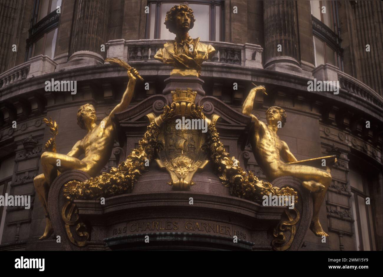 3830062 Opéra de Paris ; (add.info.: Opéra de Paris), vers 1995. Frise dédiée à l'architecte Charles Garnier qui a planifié le bâtiment / Opéra di Parigi, 1995 circa. Fregio dédicato all'architetto Charles Garnier che la progettò) ; © Marcello Mencarini. Tous droits réservés 2024. Banque D'Images 3830062 Opéra de Paris ; (add.info.: Opéra de Paris), vers 1995. Frise dédiée à l'architecte Charles Garnier qui a planifié le bâtiment / Opéra di Parigi, 1995 circa. Fregio dédicato all'architetto Charles Garnier che la progettò) ; © Marcello Mencarini. Tous droits réservés 2024. Banque D'Images