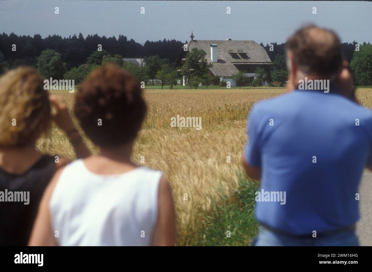 3830550 mort de Herbert von Karajan (1989) ; (add.info.: Anif, près de Salzbourg, juillet 1989. La maison du chef d'orchestre Herbert von Karajan quelques jours après sa mort / Anif, vicino a Salisburgo, luglio 1989. La casa del direttore d'orchestra Herbert von Karajan qualche giorno dopo la sua morte) ; © Marcello Mencarini. Tous droits réservés 2024. Banque D'Images