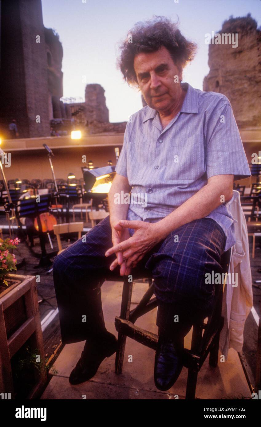 3831168 Mikis Theodorakis ; (add.info.: Rome, Thermes de Caracalla, 1991. Le compositeur grec Mikis Theodorakis pendant une répétition / Roma, terme di Caracalla, 1991. Il compositore greco Mikis Theodorakis durante una prova) ; © Marcello Mencarini. Tous droits réservés 2024. Banque D'Images