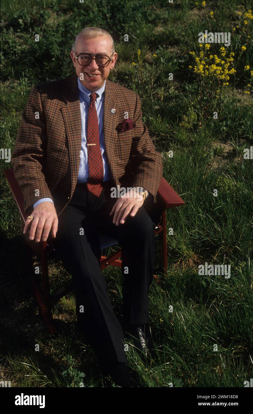 3833018 Horst Tappert ; (add.info.: l'acteur allemand Horst Tappert -célèbre comme inspecteur Derrick- au Festival du téléfilm 'Umbria Fiction', 1991 / L'attore Horst Tappert -famoso nel ruolo dell'ispettore Derrick- alla rassegna di film per la TV 'Umbria Fiction', 1991) ; © Marcello Mencarini. Tous droits réservés 2024. Banque D'Images