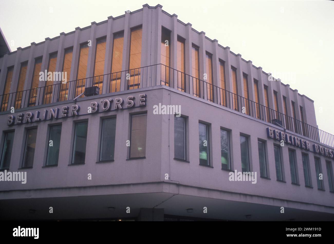 4065461 Berlin Ouest, 1989. La Bourse de Berlin ; (add.info.: Berlin (1989) Ovest, 1989. Borsa di berlino) ; © Marcello Mencarini. Tous droits réservés 2024. Banque D'Images