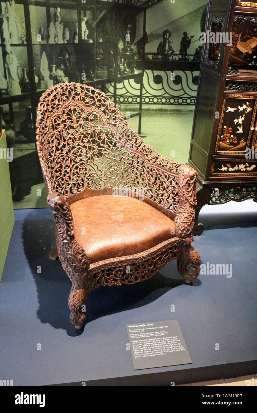 Reportage exposition 'L'Asie fantasmée' Musée Borely à Marseille : fauteuil anglo-indien Banque D'Images