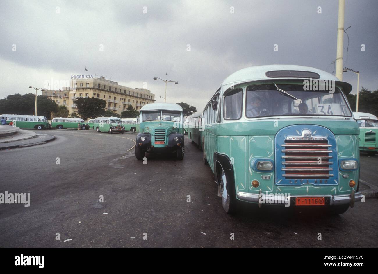 4065899 Malte, la Valette. Véhicule British Leyland van utilisé comme bus ; (add.info.: la Valletta 1985 Malta, la Valletta. Veicolo British Leyland usato come autobus) ; © Marcello Mencarini. Tous droits réservés 2024. Banque D'Images