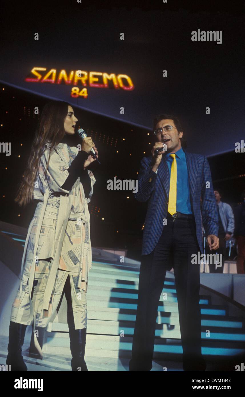 4066388 Festival de musique de Sanremo 1984. Les chanteurs pop italiens Al Bano et Romina Power interprétant la chanson gagnante 'ci sarà ' (en anglais : il y aura) (photo) ; (add.info.: Sanremo, Italie ; Italia, Teatro AristonFestival di Sanremo 1984 Festival di Sanremo 1984. I cantanti Al Bano e Romina Power cantano la canzone vincitrice 'ci sarà ') ; © Marcello Mencarini. Tous droits réservés 2024. Banque D'Images