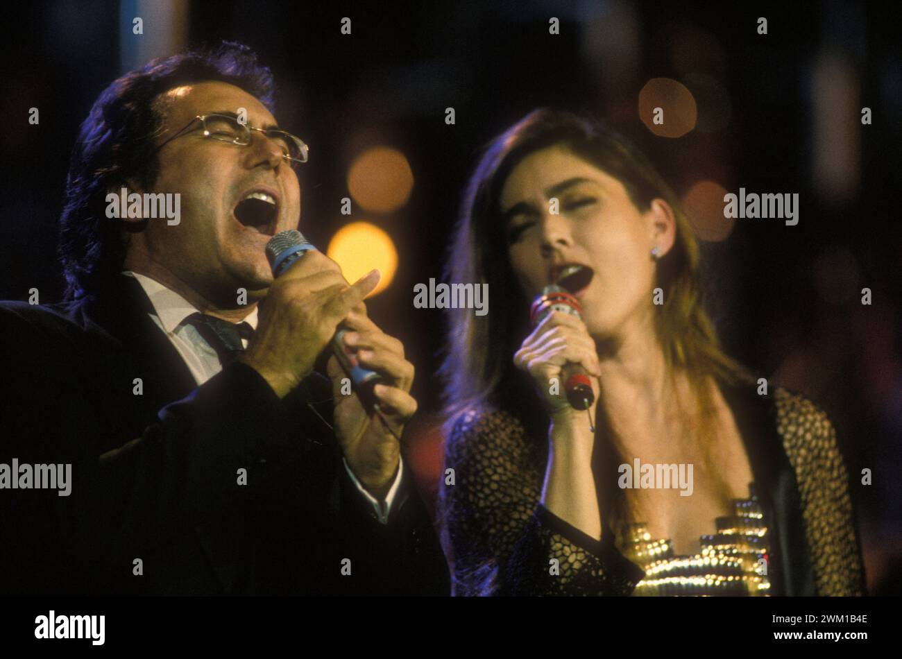 4066396 Festival de musique de Sanremo 1991. Les chanteurs pop italiens Al Bano et Romina Power interprétant leur chanson 'Oggi sposi' (photo) ; (add.info.: Sanremo, Italie ; Italia, Festival di Sanremo 1991 Festival di Sanremo 1991. I cantanti Al Bano e Romina Power cantano la canzone 'Oggi sposi') ; © Marcello Mencarini. Tous droits réservés 2024. Banque D'Images