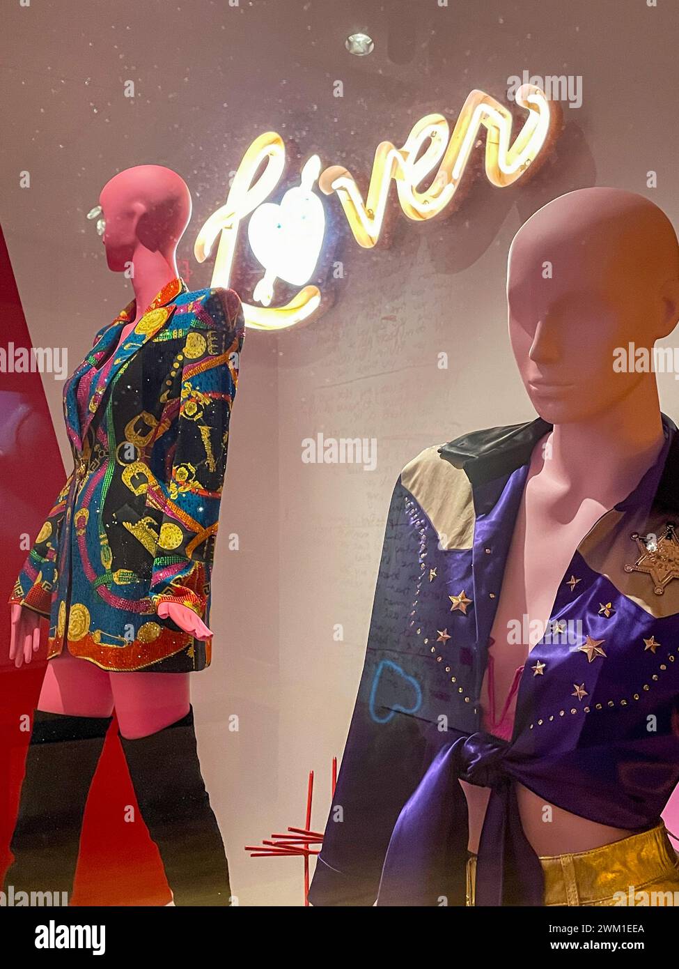 Exposition 'Taylor Swift : Storyteller' au Museum of Arts and Design à Columbus Circle, New York City, USA 2024 Banque D'Images