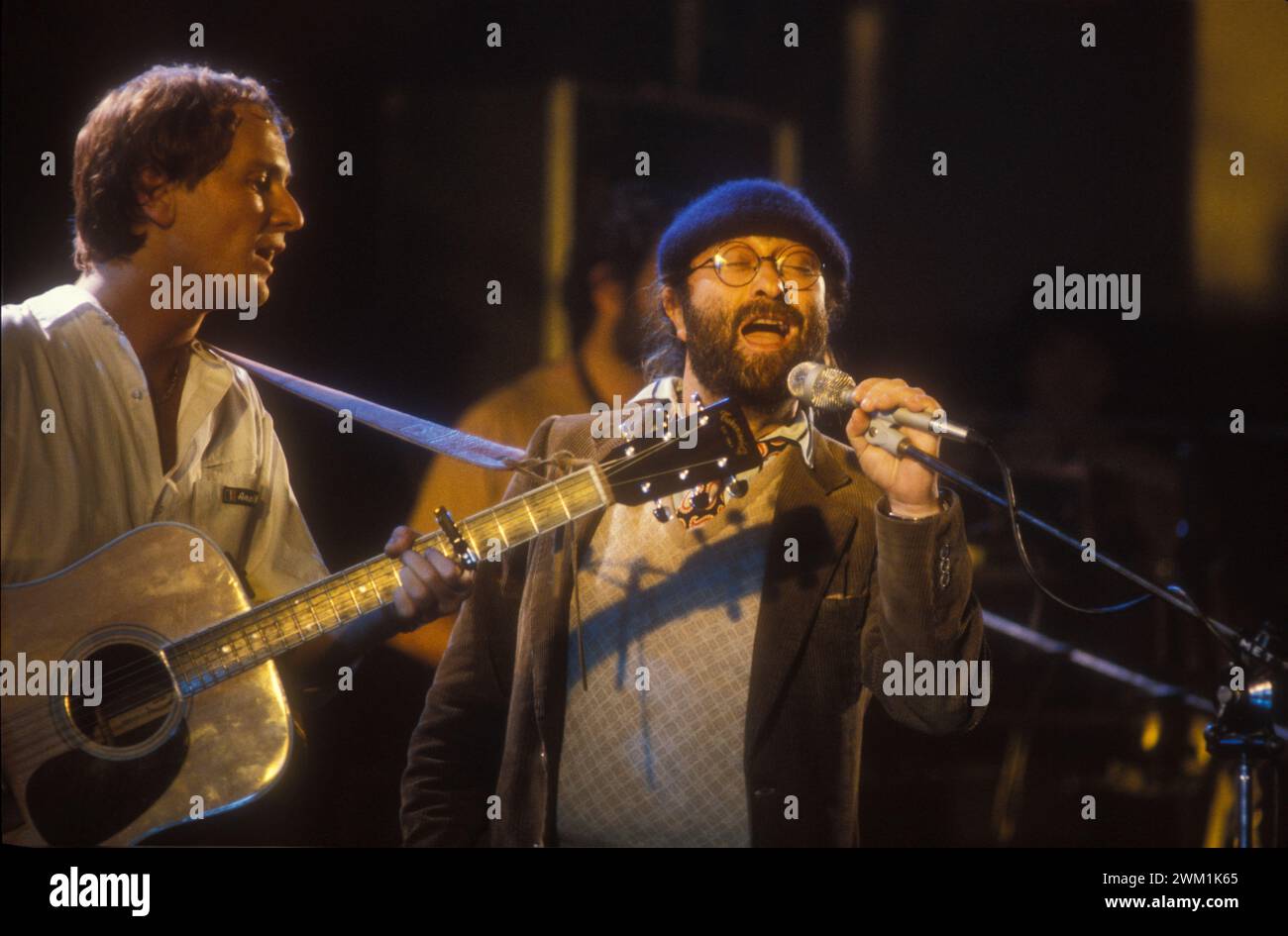 4070018 chanteurs pop italiens Ron et Lucio Dalla, vers 1990 (photo) ; (add.info.: I cantanti Ron e Lucio Dalla, vers 1990) ; © Marcello Mencarini. Tous droits réservés 2024. Banque D'Images