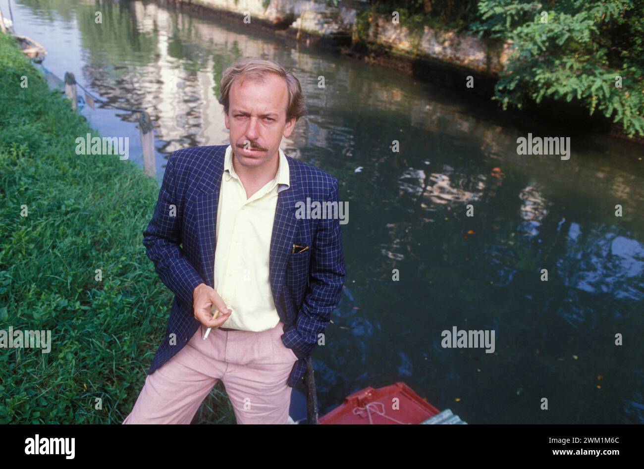 4070413 Lido de Venise, Festival du film de Venise 1981. L'acteur allemand Rüdiger Vogler, a joué dans 'Die bleierne Zeit' (les années de plomb) de Margarethe von Trotta, lauréate du Golden Lion Award du meilleur film (photo) ; (Lido de Venise add.info.: ; Lido di Venezia, Italie ; Italia, Lido di venezia, Mostra del Cinema di Venezia 1981. L'attore Rudiger Vogler, interprète del film 'Die bleierne Zeit' (Anni di piombo) di Margarethe von Trotta, vincitrice del Leone d'oro per il miglior film) ; © Marcello Mencarini. Tous droits réservés 2024. Banque D'Images