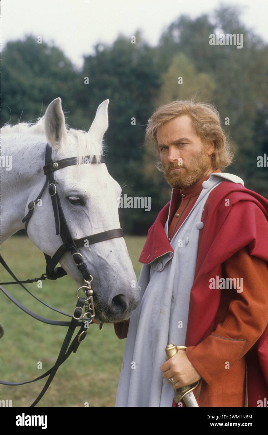 4070822 L'acteur italien Franco Nero joue Giuseppe Garibaldi sur le tournage du téléfilm 'Garibaldi, le général' réalisé par Franco Giraldi, 1987 (photo) ; (add.info.: Garibaldi, il generale L'attore Franco Nero nel ruolo di Giuseppe Garibaldi sul set del film per la TV 'Garibaldi, il generale' diretto da Franco Giraldi, 1987); © Marcello Mencarini. Tous droits réservés 2024. Banque D'Images