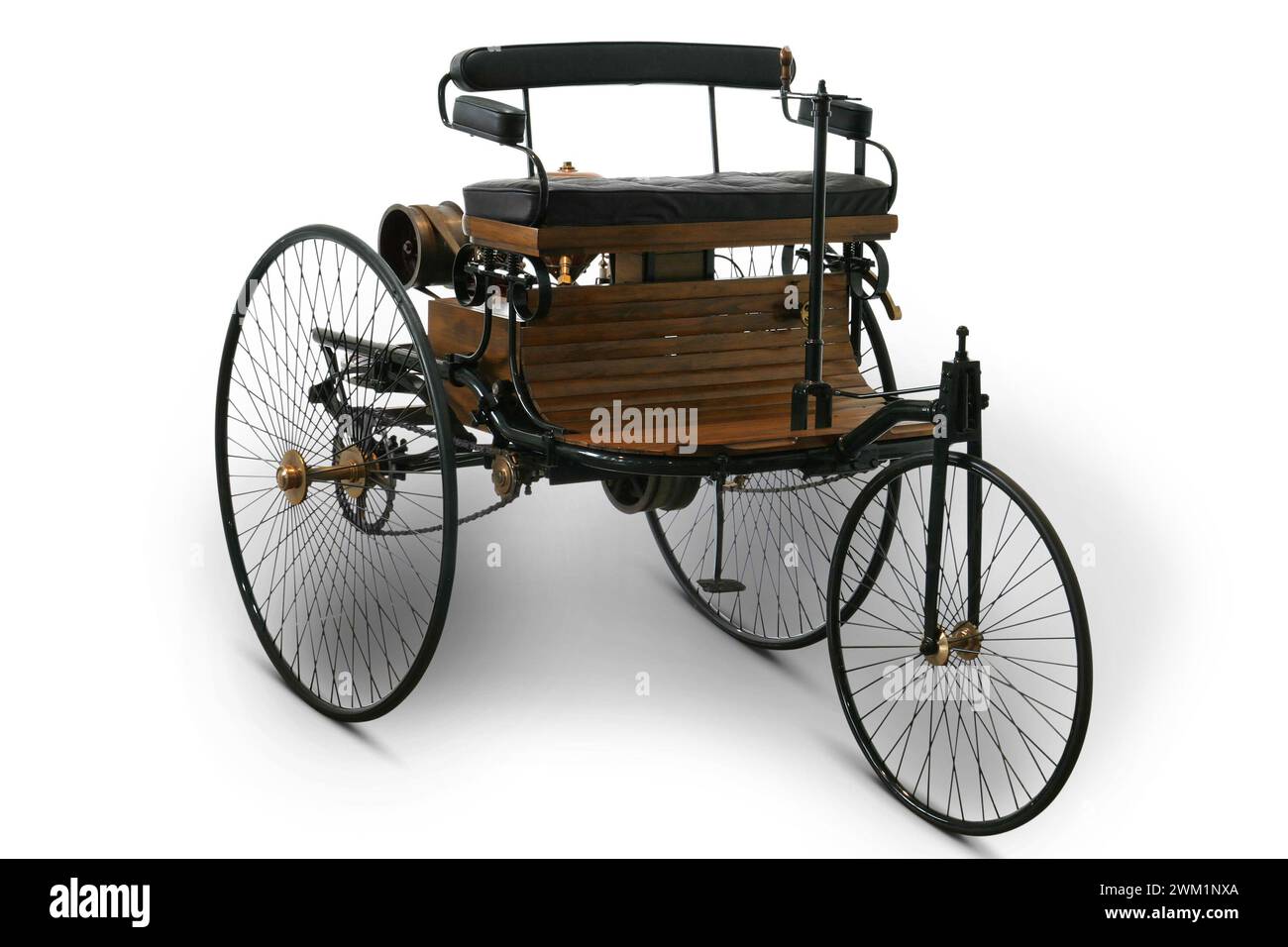 MME4698123 modèle automobile breveté de Benz Motorwagen (ou tricycle Benz 1) créé par Carl Benz et considéré comme la première voiture de l'histoire, 1886 ; (modèle automobile breveté de Benz Motorwagen de add.info.: (ou tricycle Benz 1) créé par Carl Benz et considéré comme la première voiture de l'histoire, 1886) ; © Marcello Mencarini. Tous droits réservés 2024. Banque D'Images