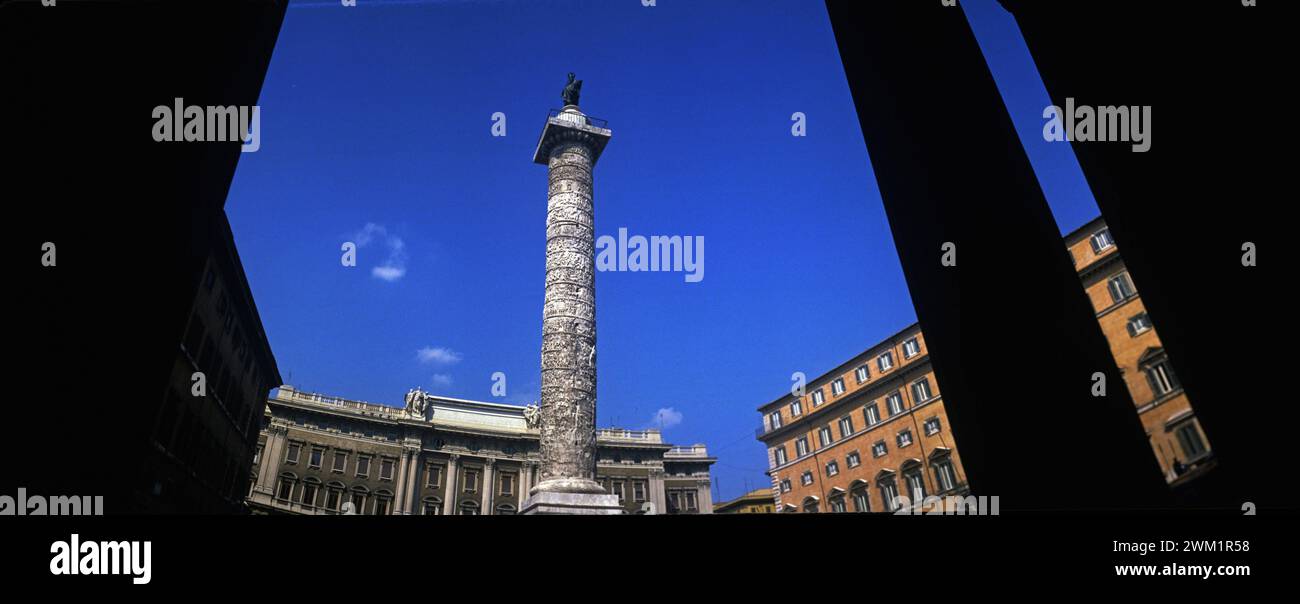 MME4709052 vue panoramique de la colonne de Marc Aurele (Marc-Aurele ou Marco Aurelio) sur la Piazza Colonna, Rome ; (add.info.: vue panoramique de la colonne de Marc Aurele (Marc-Aurele ou Marco Aurelio) sur la Piazza Colonna, Rome) ; © Marcello Mencarini. Tous droits réservés 2023. Banque D'Images