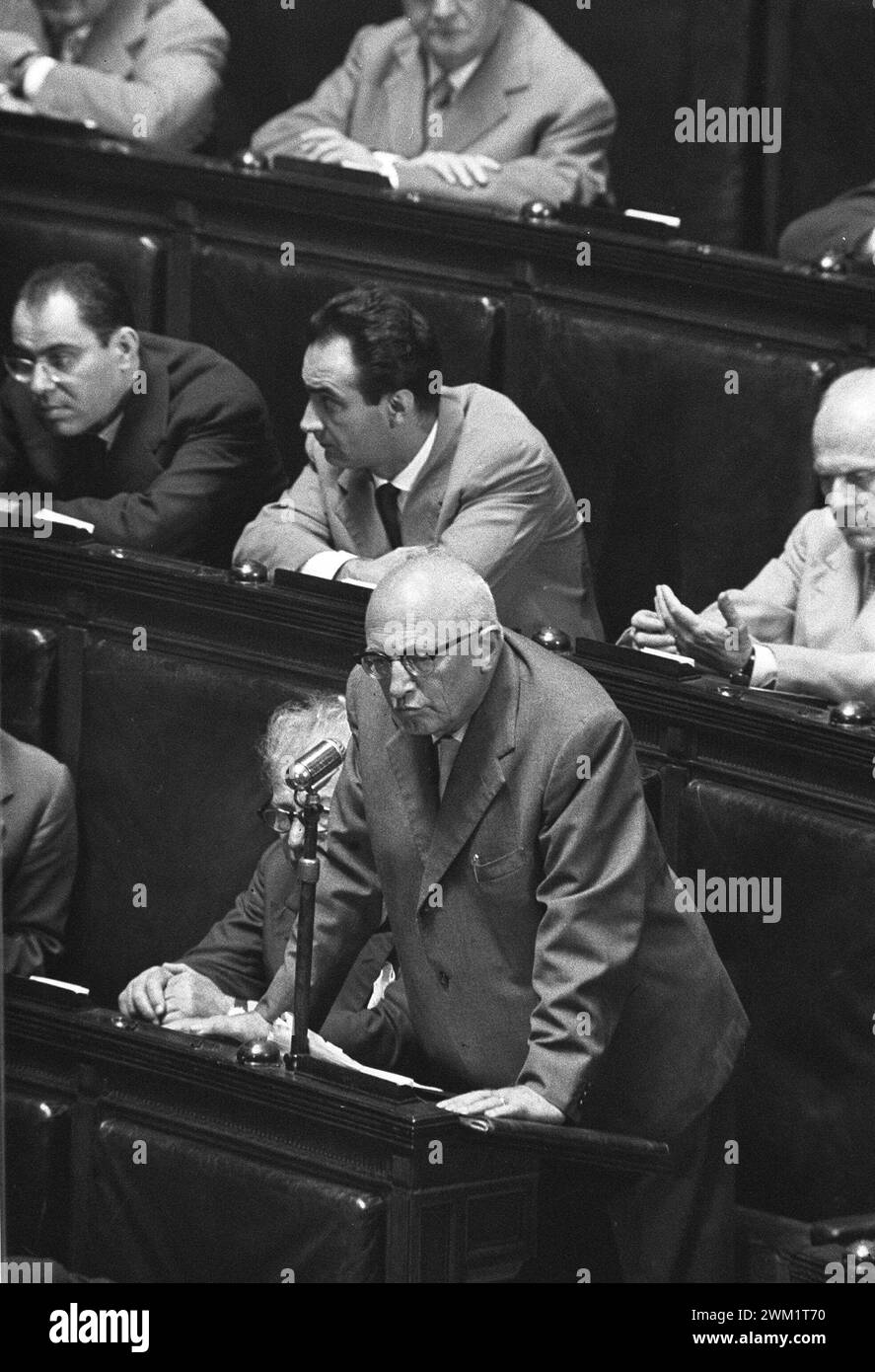 MME4719503 Rome, environ 1960 politicien italien secrétaire du Parti socialiste italien Pietro Nenni à la Chambre des députés/Roma, 1960 circa il politico Pietro Nenni, Segretario del Partito Socialista Italiano (PSI), a Montecitorio, Camera dei Deputati - Marcello Mencarini Historical Archives ; (add.info.: Rome, environ 1960 politicien italien secrétaire du Parti socialiste italien Pietro Nenni à la Chambre des députés/Roma, 1960 vers il politico Pietro Nenni, Segretario del Partito Socialista Italiano (PSI), a Montecitorio, Camera dei Deputati - Marcello Mencarini Historical Archives); Banque D'Images