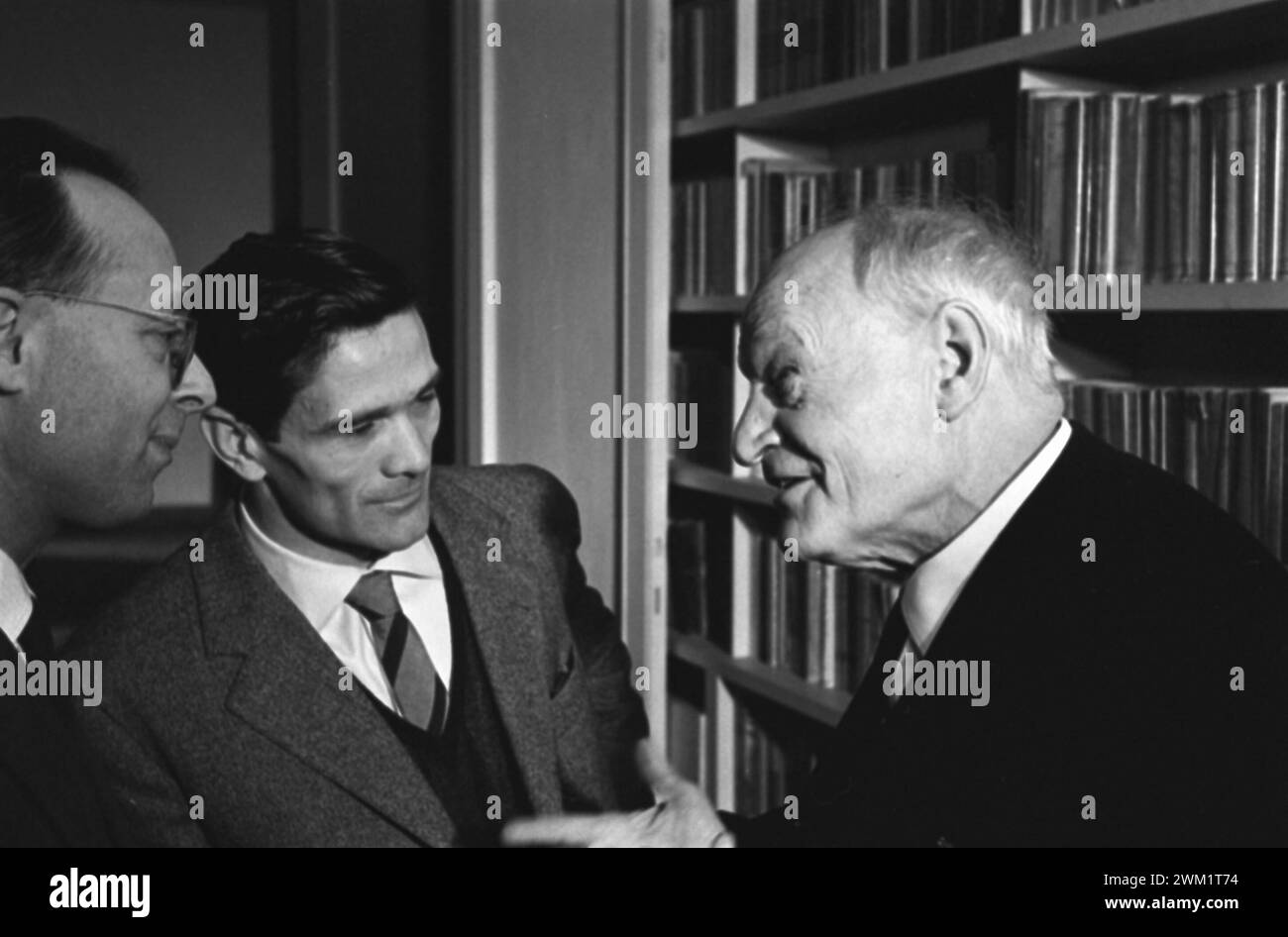 MME4719816 Rome 1960 écrivains italiens Pier Paolo Pasolini et Giuseppe Ungaretti/Roma, 1960 Gli scrittori Pier Paolo Pasolini e Giuseppe Ungaretti - Marcello Mencarini Historical Archives ; (add.info.: Rome 1960 écrivains italiens Pier Paolo Pasolini et Giuseppe Ungaretti/Roma, 1960 Gli scrittori Pier Paolo Pasolini e Giuseppe Ungaretti - Marcello Mencarini Historical Archives); photo © Marcello Mencarini Archives. Banque D'Images