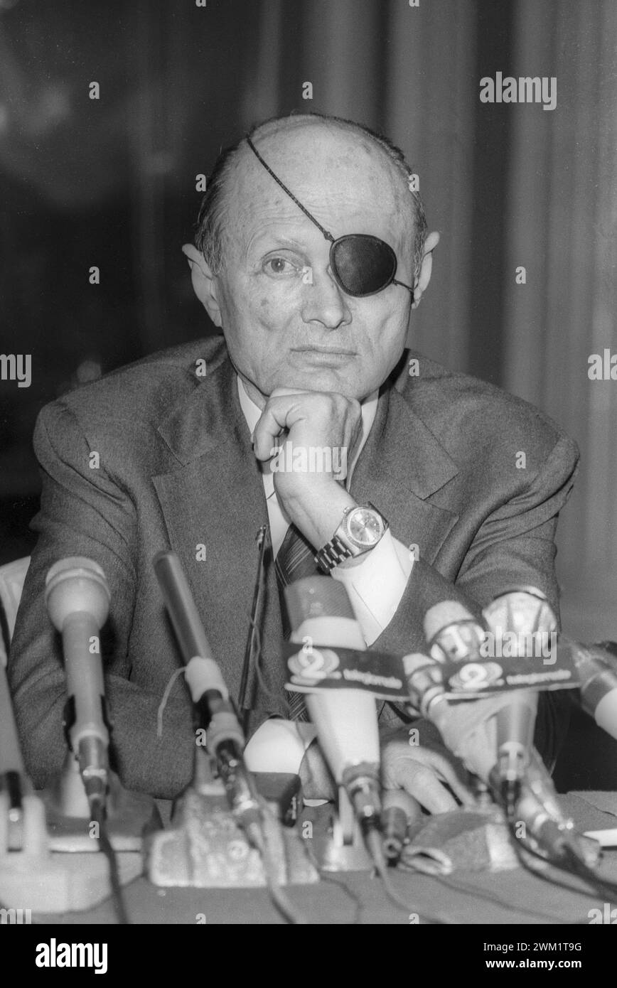 MME4720697 Rome, vers 1960. Homme politique israélien Moshe Dayan/il politico israeliano Moshe Dayan - Archives historiques Marcello Mencarini ; (add.info.: Rome, vers 1960. Homme politique israélien Moshe Dayan/il politico israeliano Moshe Dayan - Archives historiques Marcello Mencarini) ; photo © Archives Marcello Mencarini. Banque D'Images