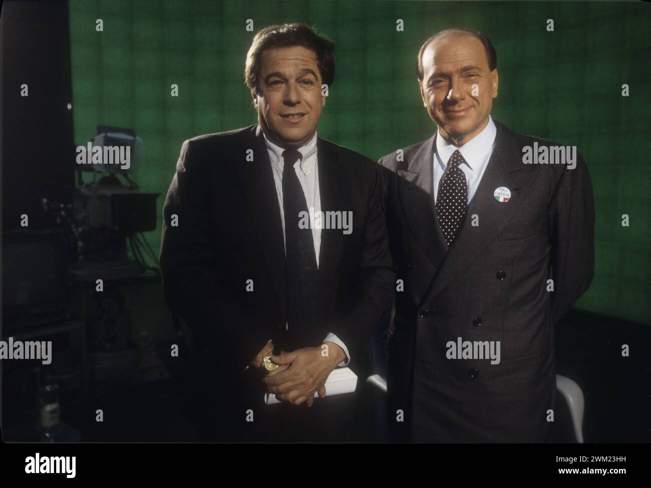 MME4770817 Silvio Berlusconi et Giovanni Minoli, Roma, 1996 (photo) ; (add.info.: homme politique Silvio Berlusconi et Giovanni Minoli, animateur de l’émission télévisée « Mixer ») ; © Marcello Mencarini. Tous droits réservés 2024. Banque D'Images