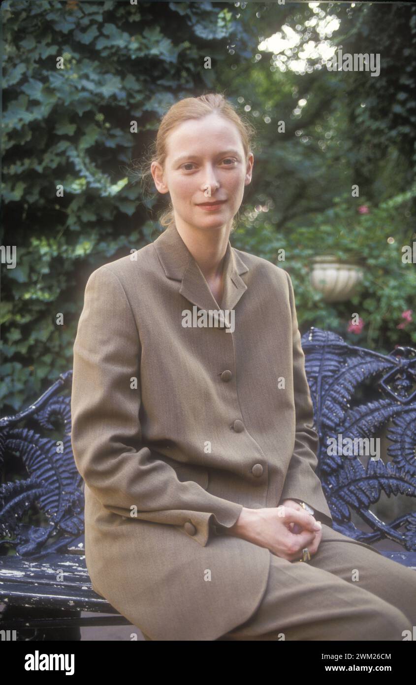 MME4786684 Lido de Venise, Festival du film de Venise 1992. L'actrice britannique Tilda Swinton/Lido di Venezia, Mostra del Cinema di Venezia 1992. Tilda Swinton - ; (Lido de Venise add.info.:, Festival du film de Venise 1992. L'actrice britannique Tilda Swinton/Lido di Venezia, Mostra del Cinema di Venezia 1992. Tilda Swinton -) ; © Marcello Mencarini. Tous droits réservés 2024. Banque D'Images