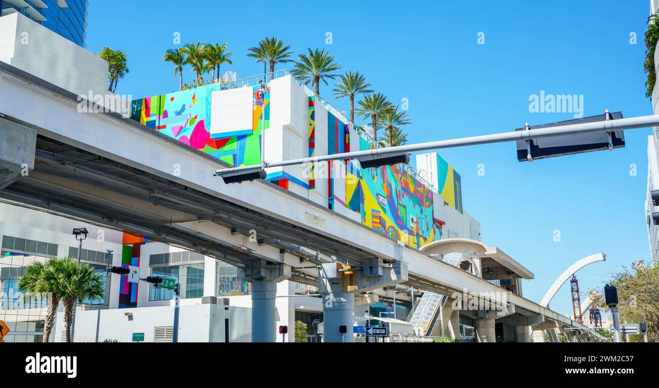 Miami, FL, États-Unis - 21 février 2024 : Park West Metromover Station Downtown Miami FL Banque D'Images