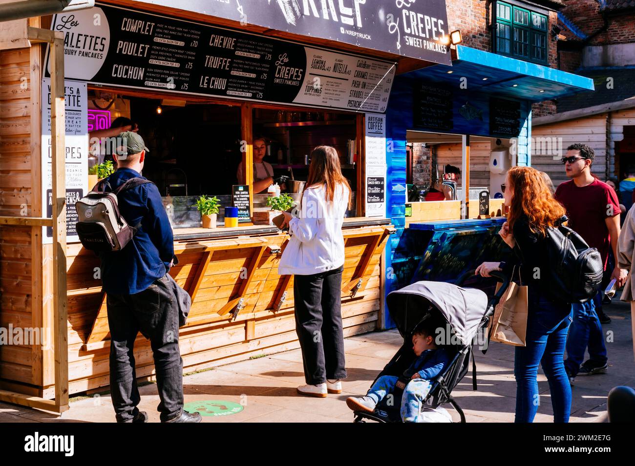 Stands de nourriture de rue. Shambles Market. York, Yorkshire du Nord, Yorkshire et Humber, Angleterre, Royaume-Uni, Europe Banque D'Images