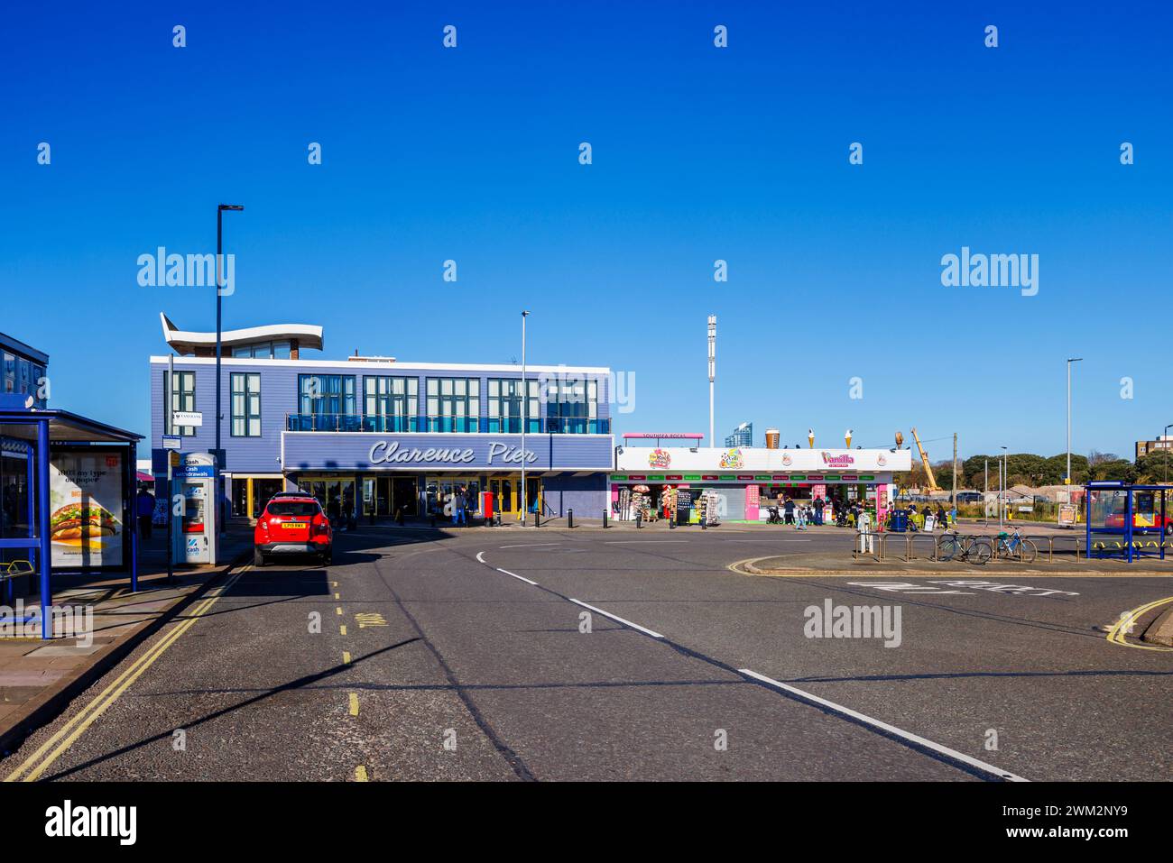 Clarence Pier, un complexe d'attractions, des boutiques et des snack-bars à Southsea, Portsmouth, Hampshire, un lieu de villégiature sur le Solent, côte sud de l'Angleterre Banque D'Images