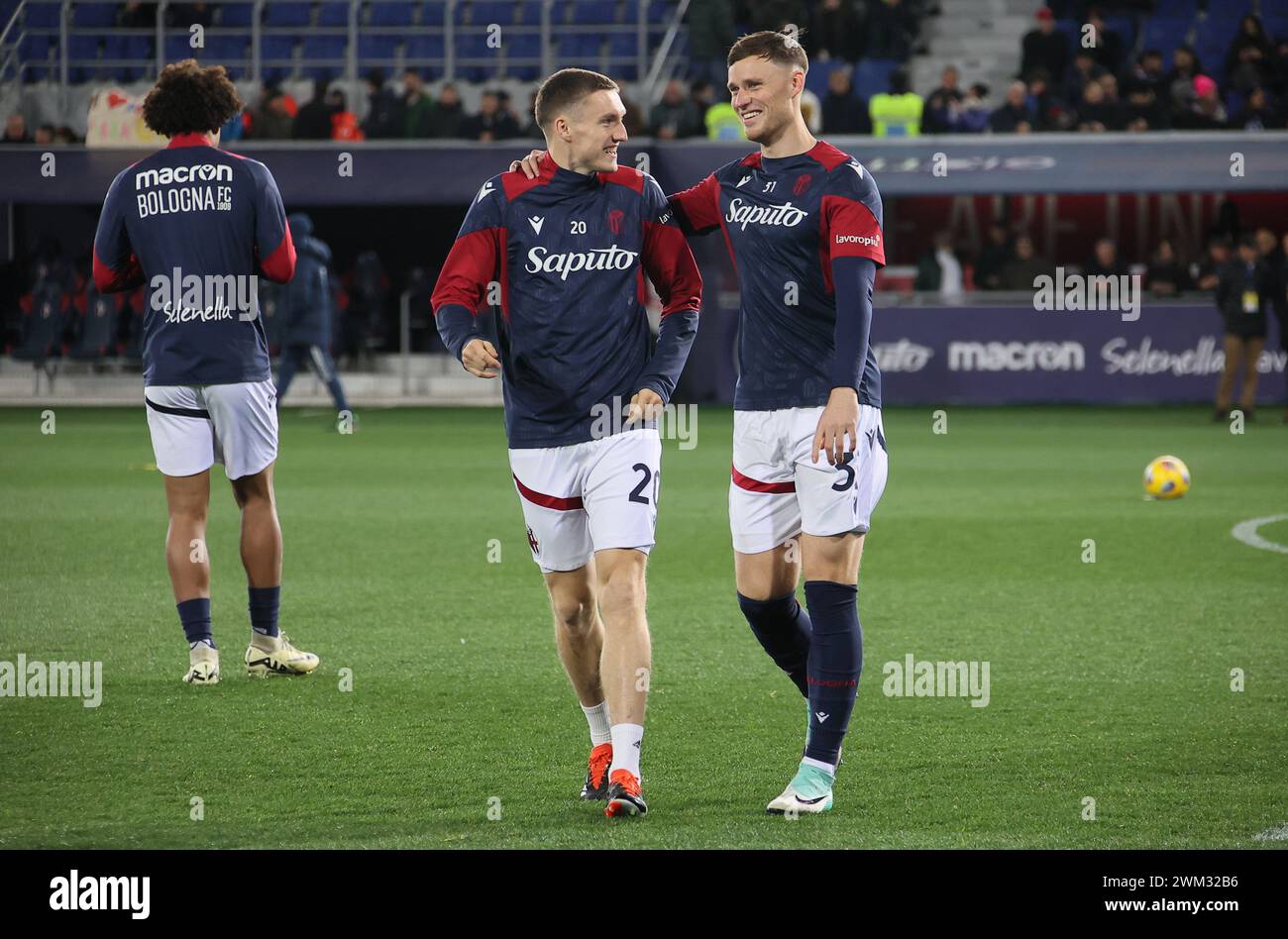 Bologne, Italie. 23 février 2024. Foto Michele Nucci/LaPresse 23 Febbraio 2024, Bologne, Italia sport, calcio. Bologna f.c. vs. Hellas Verona f.c. - Campionato di calcio Serie A TIM 2023/2024 - stadio Renato Dall'Ara Nella foto : i giocatori del Bologna f.c. durante il riscaldamento photo : Michele Nucci/LaPresse 23 février 2024, Bologne, Italie. sport, football. Bologna f.c. vs. Hellas Verona f.c. - Italian Football Championship League A TIM 2023/2024 - Renato Dall'Ara stade dans la photo : les joueurs de Bologna f.c. pendant l'échauffement crédit : LaPresse/Alamy Live News Banque D'Images