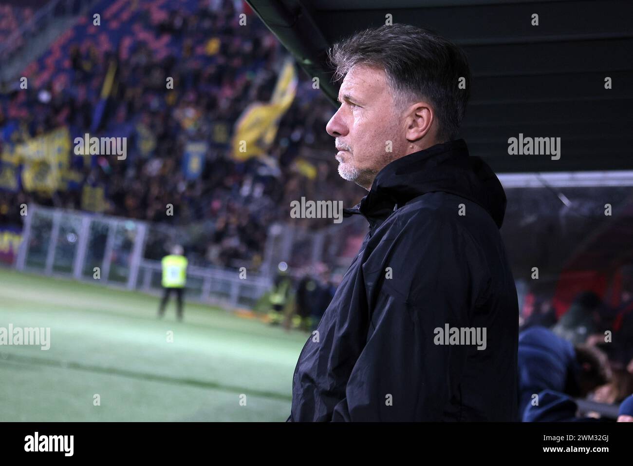 Bologne, Italie. 23 février 2024. Foto Michele Nucci/LaPresse 23 Febbraio 2024, Bologne, Italia sport, calcio. Bologna fc vs. Hellas Verona fc - Campionato di calcio Serie A TIM 2023/2024 - stadio Renato Dall'Ara Nella foto : Marco Baroni (Hellas Verona fc) photo : Michele Nucci/LaPresse 23 février 2024, Bologne, Italie. sport, football. Bologna f.c. vs. Hellas Verona f.c. - Championnat Italien de Football League A TIM 2023/2024 - Renato Dall'Ara stade dans la photo : Marco Baroni (Hellas Verona fc) crédit : LaPresse/Alamy Live News Banque D'Images