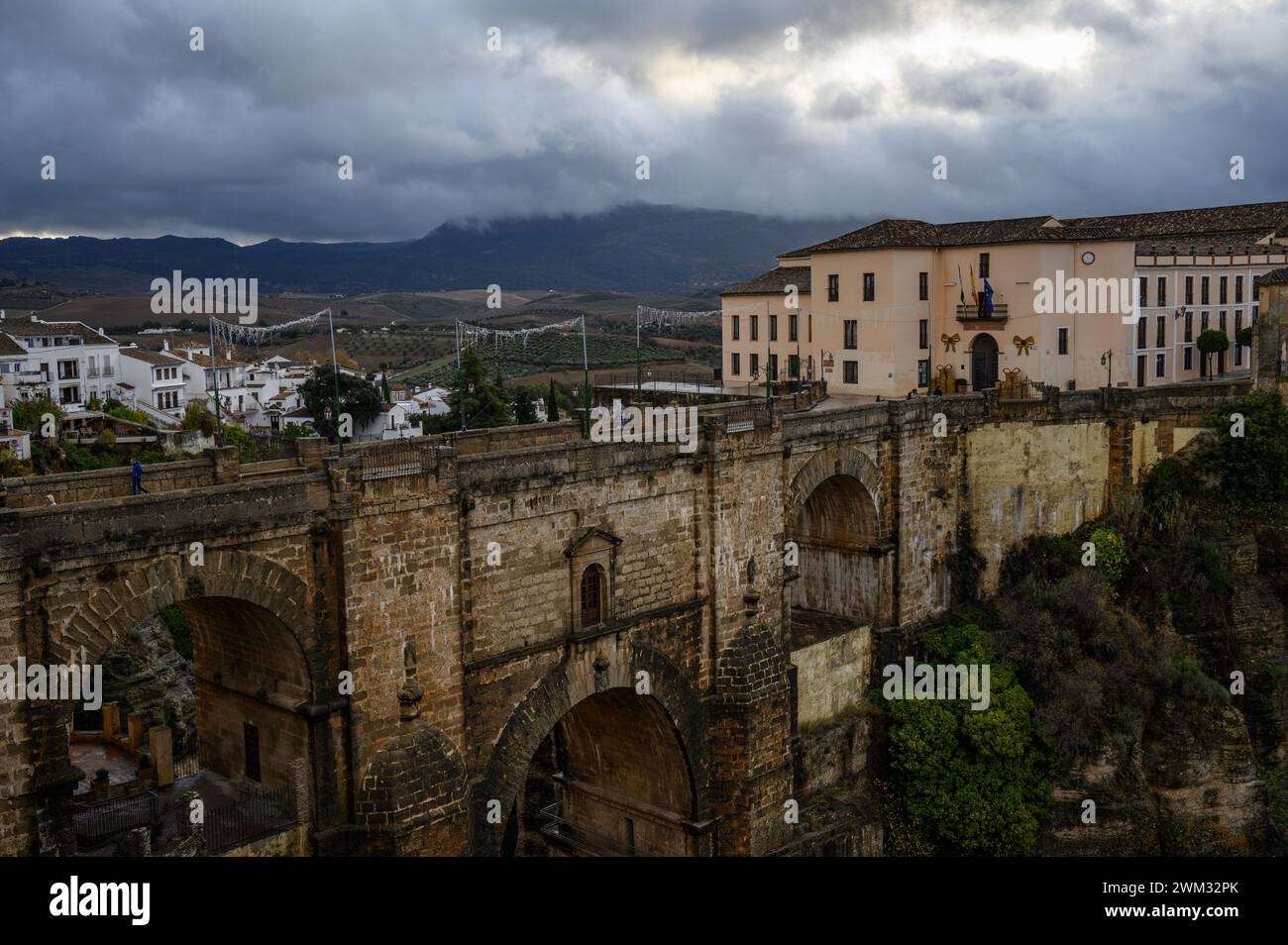Le Puente Nuevo et la vieille ville de Ronda, Malaga, Andalousie, Espagne. Banque D'Images