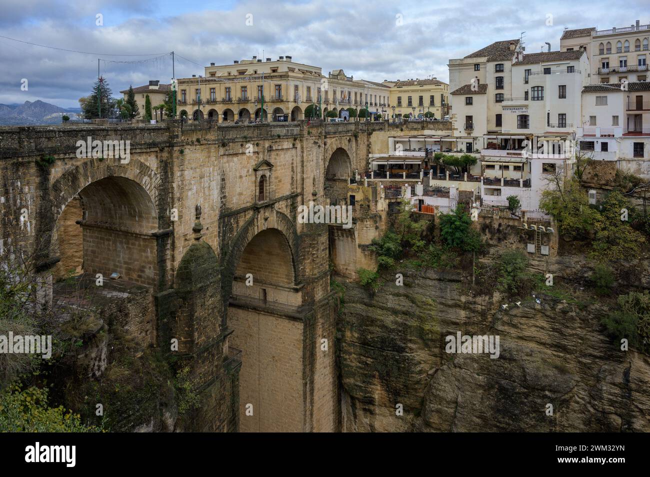 Le Puente Nuevo et la vieille ville de Ronda, Malaga, Andalousie, Espagne. Banque D'Images