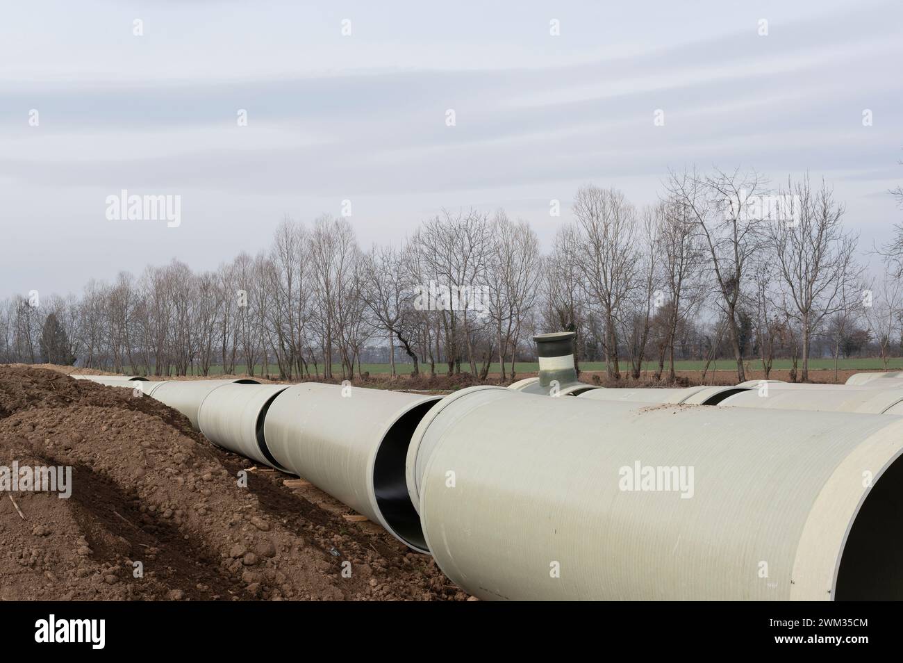 Phases de travaux d'excavation pour la pose de tuyaux utiles pour le système d'égouts Banque D'Images