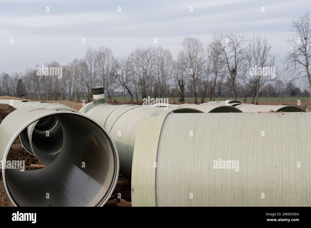 Phases de travaux d'excavation pour la pose de tuyaux utiles pour le système d'égouts Banque D'Images