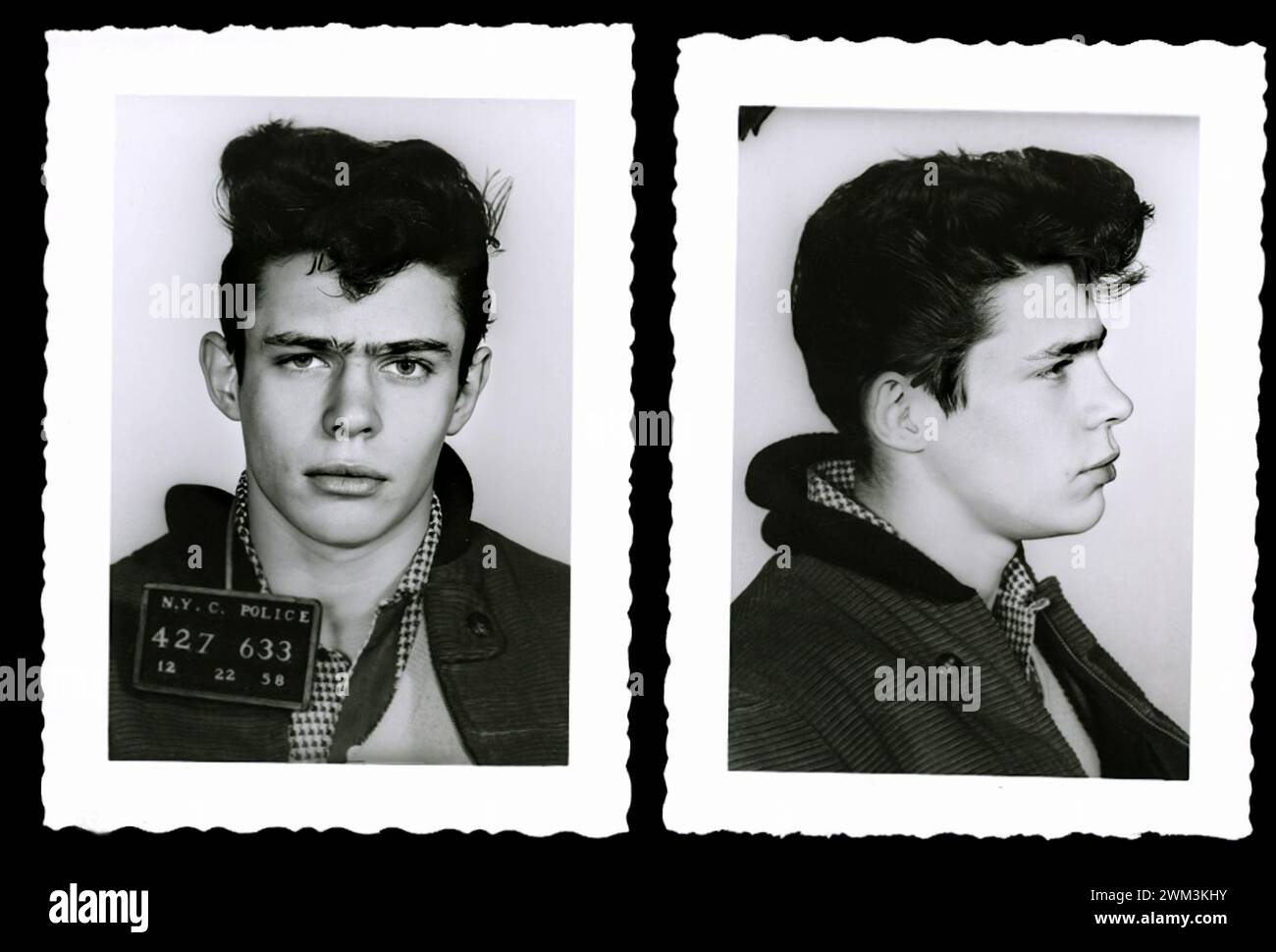 1958 , 22 décembre , NEW YORK , Etats-Unis : Mug shot d'un jeune homme inconnu arrêté par la police pour un crime non identifié . Hotographe emblématique pdude qui définit bien les tourments de la jeunesse et la rébellion urbaine des jeunes adolescents américains des années cinquante à l'époque de Rock'n Roll , Elvis Presley et James Dean du film 'Rebel Without a cause' , avec un regard sombre et une quiff brillante . Tasse officielle tirée par le Département de police de N.Y. Photographe inconnu. - HISTOIRE - FOTO STORICHE - MUSIQUE - MUSICA - ARRESTO - Arrestation - ARRESTATO DALLA POLIZIA - FOTO SEGNALETICA - mugshot - mug-shot - rebelle - ribe Banque D'Images