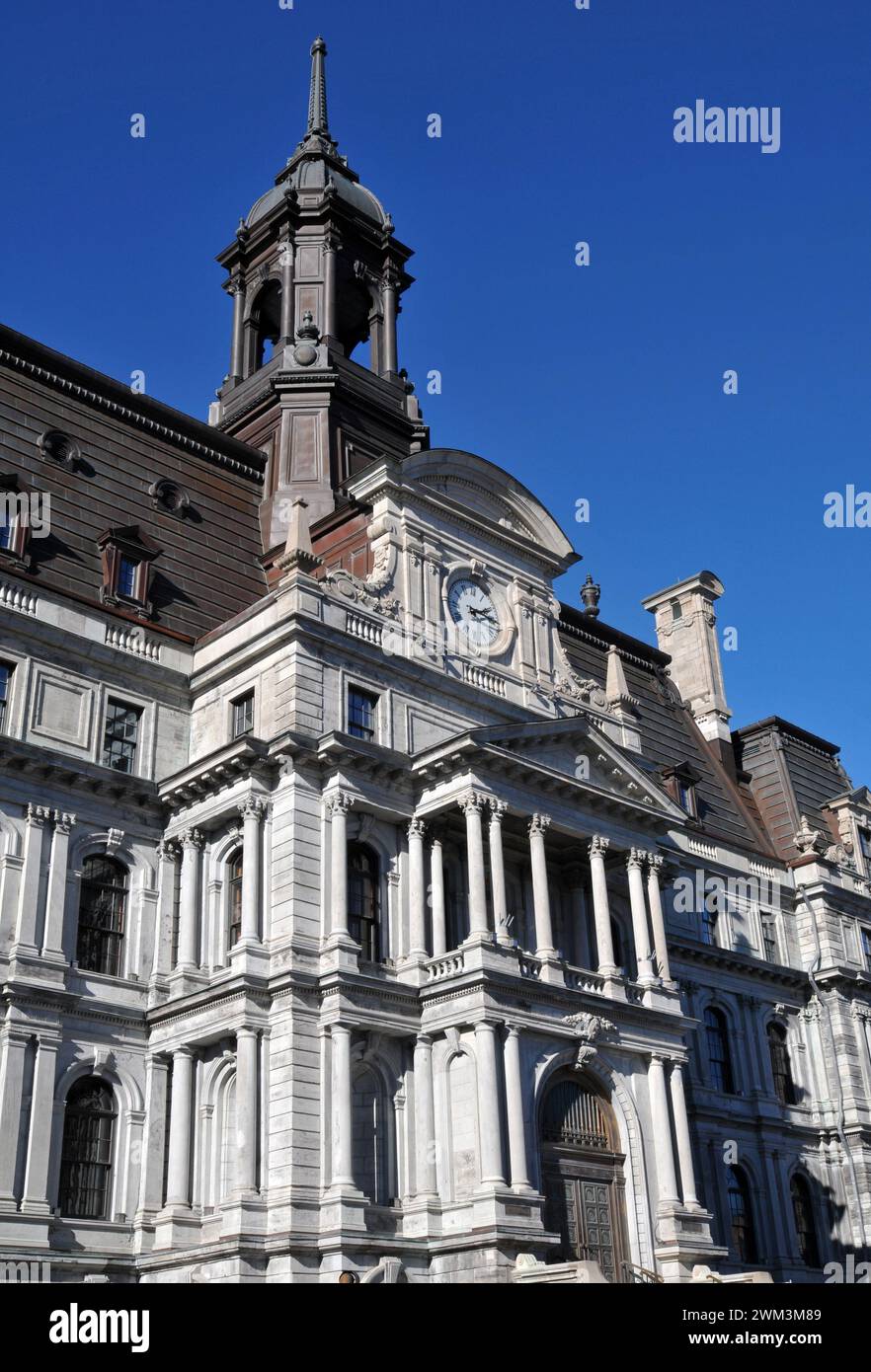 Hôtel de ville historique de Montréal de style second Empire, achevé à l'origine en 1878 et reconstruit après un incendie en 1922. Banque D'Images