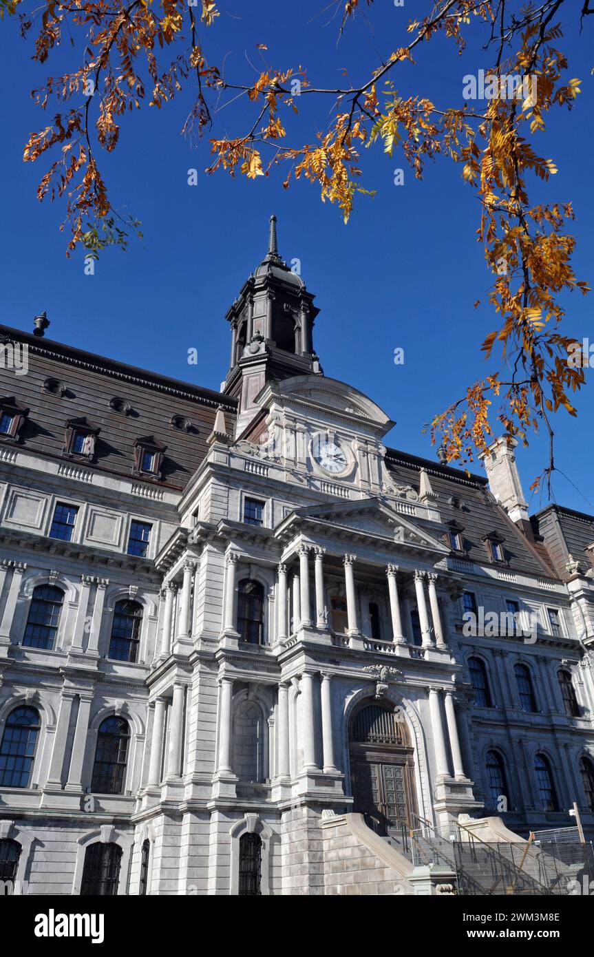 L'hôtel de ville historique de Montréal de style second Empire, achevé en 1878 et reconstruit après un incendie en 1922, est en cours de restauration patrimoniale. Banque D'Images