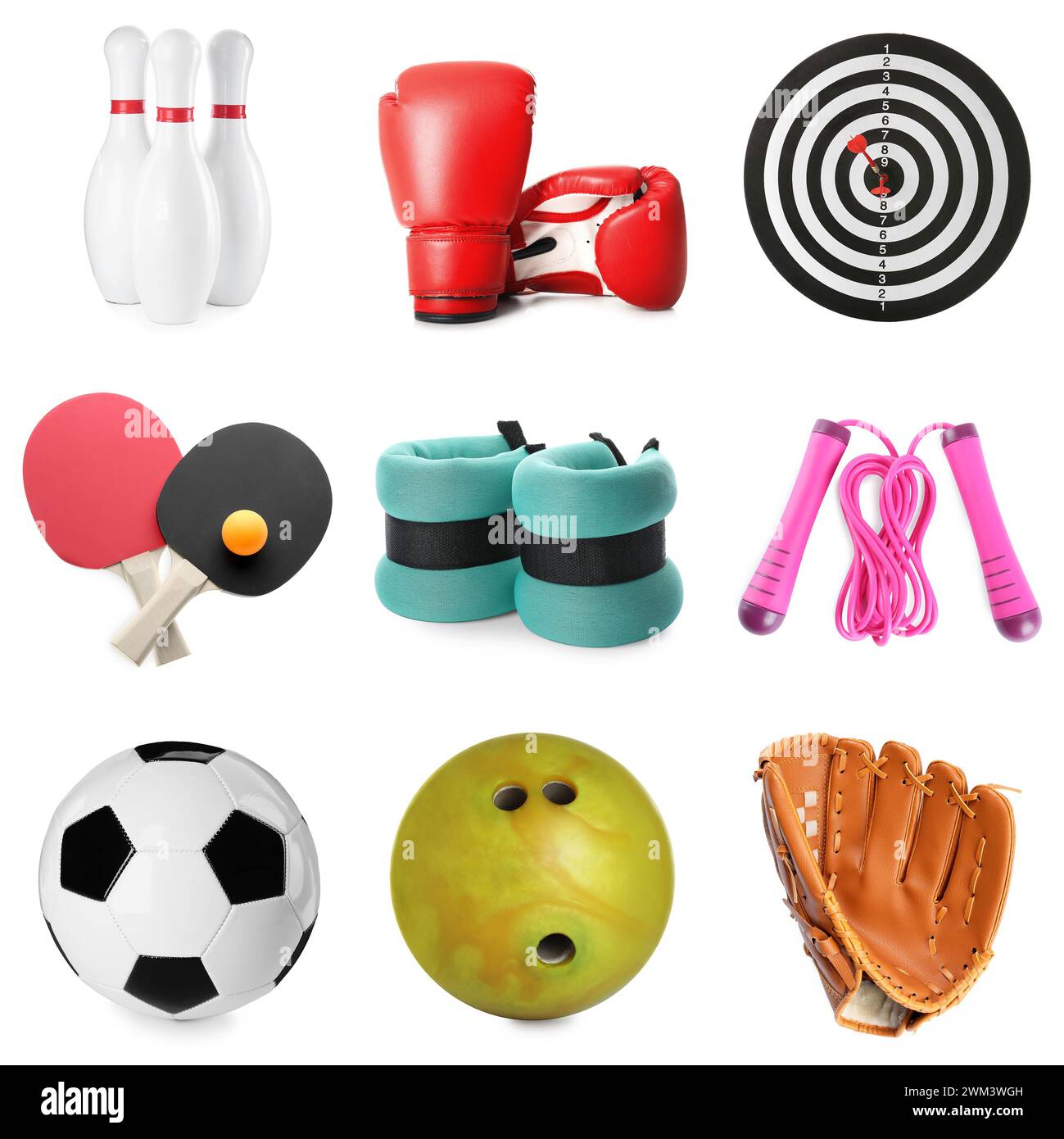 Balles et autres équipements sportifs isolés sur blanc, ensemble Banque D'Images