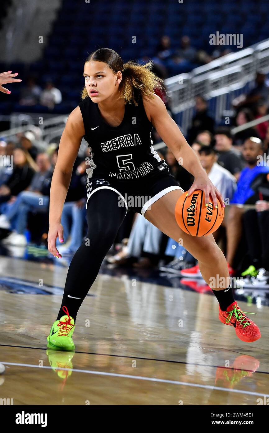 Riverside, CA. 23 février 2024. Sierra Canyon Jerzy Robinson (5) en action lors du match de championnat de basket-ball féminin de la division ouverte CIF-SS entre Sierra Canyon vs Etiwanda à l'Université Cal Baptist .Louis Lopez/Modern Exposure/Cal Sport Media/Alamy Live News Banque D'Images