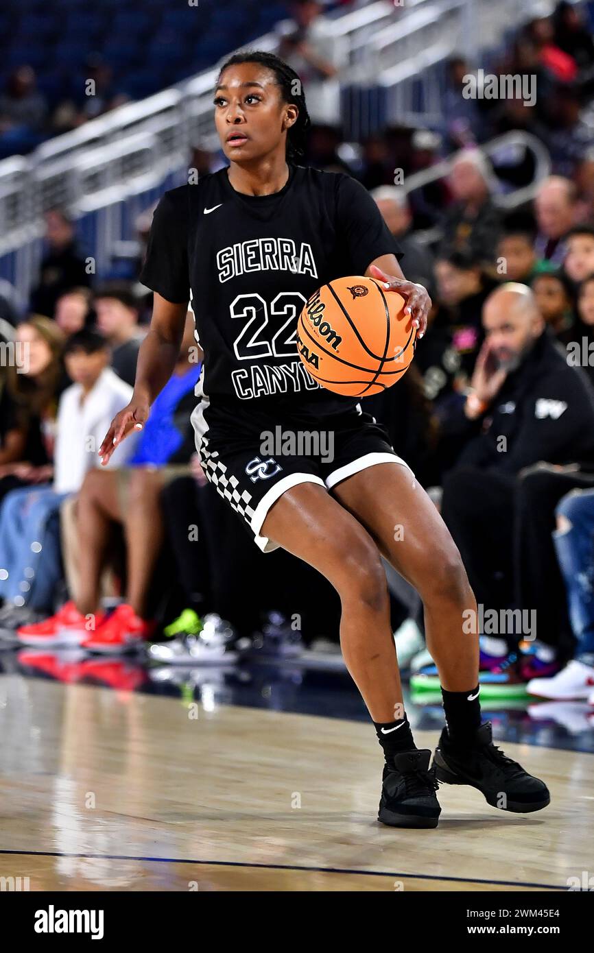 Riverside, CA. 23 février 2024. Sierra Canyon Izela Arenas (22 ans) en action lors du match de basket-ball féminin de la division ouverte CIF-SS entre Sierra Canyon vs Etiwanda à l'Université Cal Baptist Louis Lopez/Modern Exposure/Cal Sport Media/Alamy Live News Banque D'Images