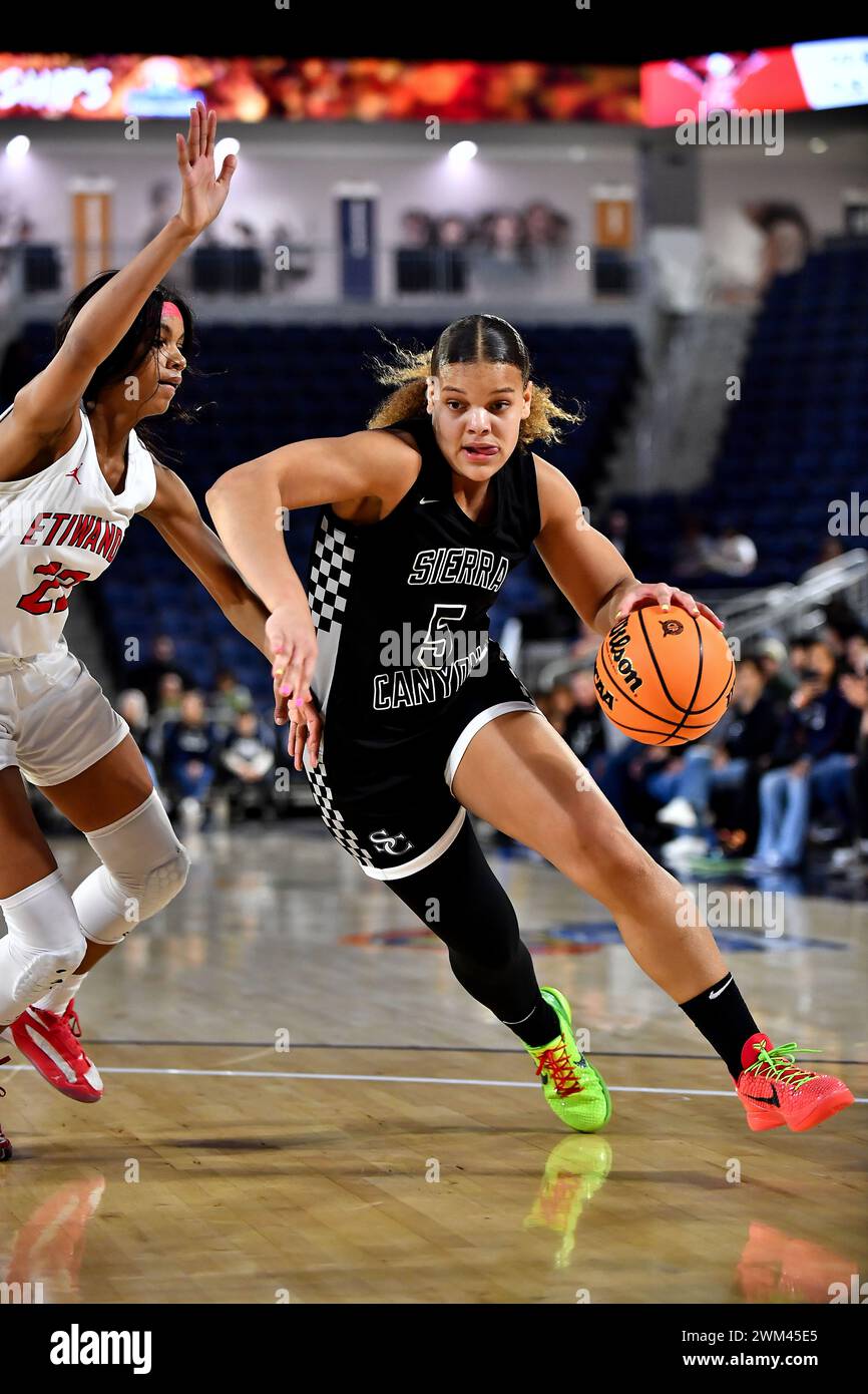Riverside, CA. 23 février 2024. Sierra Canyon Jerzy Robinson (5) en action lors du match de championnat de basket-ball féminin de la division ouverte CIF-SS entre Sierra Canyon vs Etiwanda à l'Université Cal Baptist .Louis Lopez/Modern Exposure/Cal Sport Media/Alamy Live News Banque D'Images