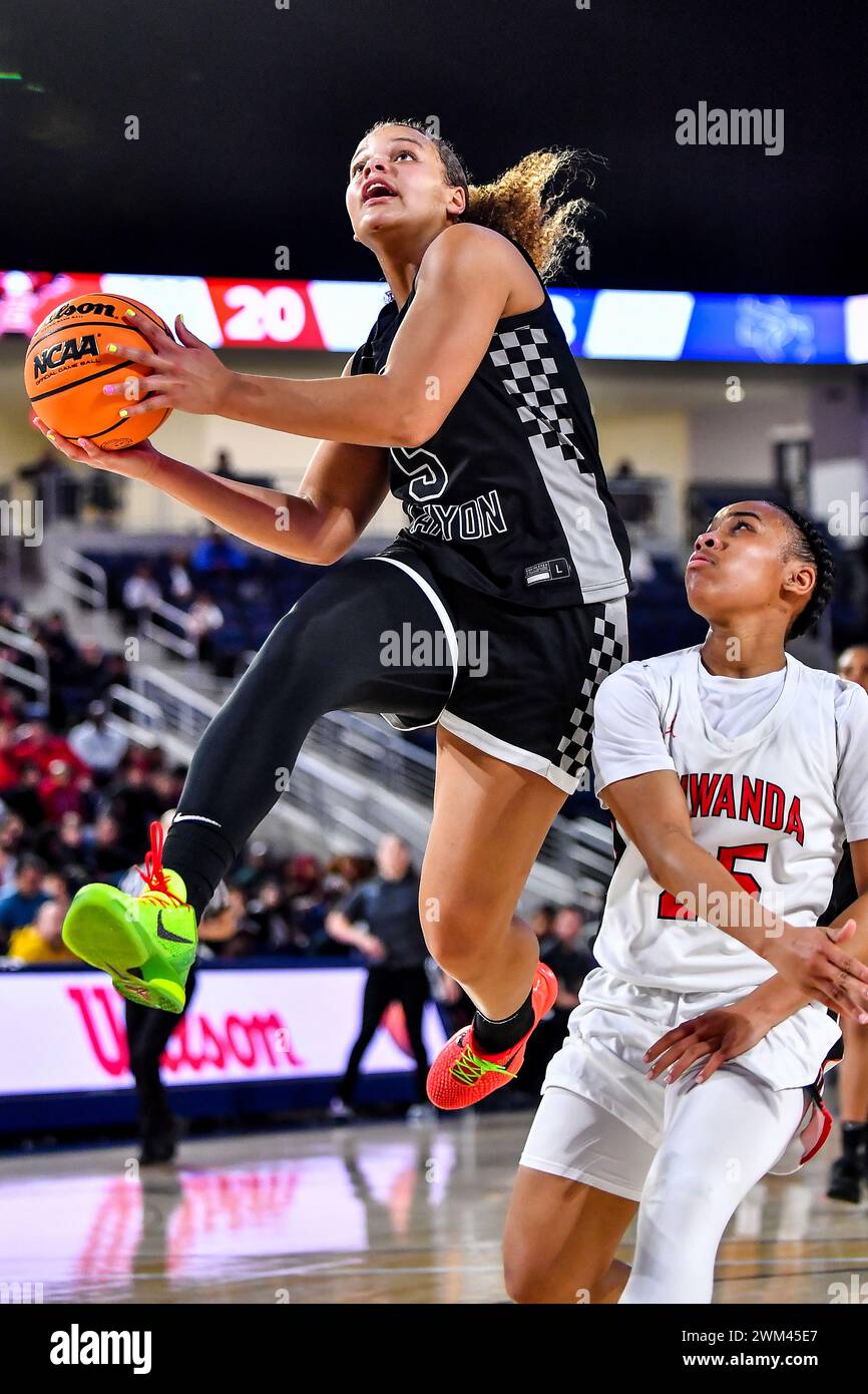 Riverside, CA. 23 février 2024. Sierra Canyon Jerzy Robinson (5) en action lors du match de championnat de basket-ball féminin de la division ouverte CIF-SS entre Sierra Canyon vs Etiwanda à l'Université Cal Baptist .Louis Lopez/Modern Exposure/Cal Sport Media/Alamy Live News Banque D'Images