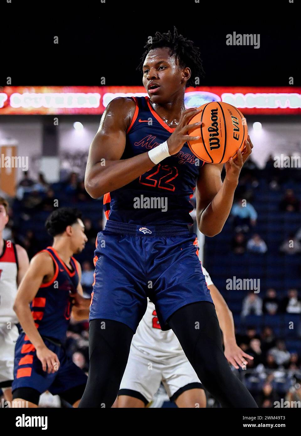 Riverside, CA. 23 février 2024. Roosevelt Kevin Tochi Anigbogu (22 ans) en action lors du match du championnat de basket-ball des garçons de la CIF-SS Open Division entre Harvard-Westlake v. Roosevelt à l'Université Cal Baptist. Louis Lopez/Modern Exposure/Cal Sport Media/Alamy Live News Banque D'Images