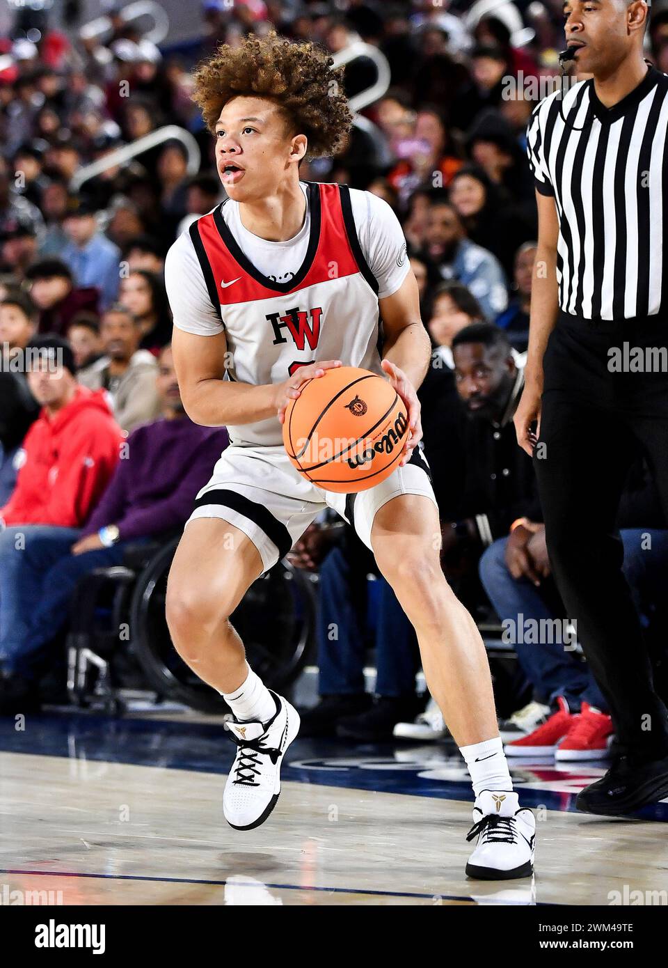 Riverside, CA. 23 février 2024. Harvard-Westlake Trent Perry (0) en action lors du match de championnat de basket-ball de l'école secondaire CIF-SS Open Division Boys entre Harvard-Westlake vs Roosevelt à l'Université Cal Baptist. Louis Lopez/Modern Exposure/Cal Sport Media/Alamy Live News Banque D'Images