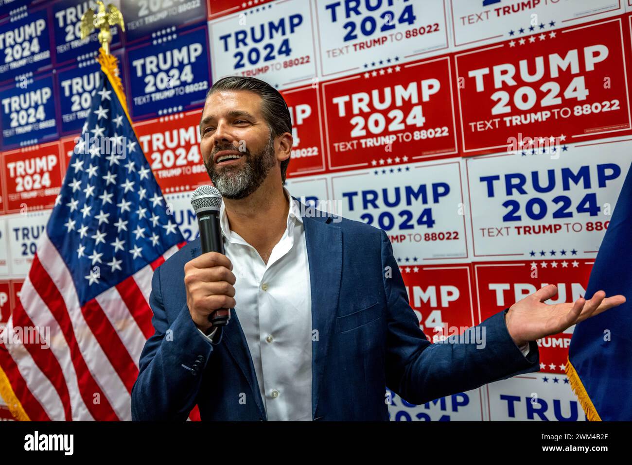 CHARLESTON, CAROLINE DU SUD - 23 FÉVRIER : Donald Trump Jr. prononce un discours devant une foule lors d'un événement de campagne Team Trump le vendredi 23 février 2024 à Charleston, Caroline du Sud. L'ancien président Donald Trump fait campagne en Caroline du Sud avant la primaire présidentielle républicaine de l'État le 24 février. ? (Photo de Michael Nigro/Sipa USA) crédit : Sipa USA/Alamy Live News Banque D'Images