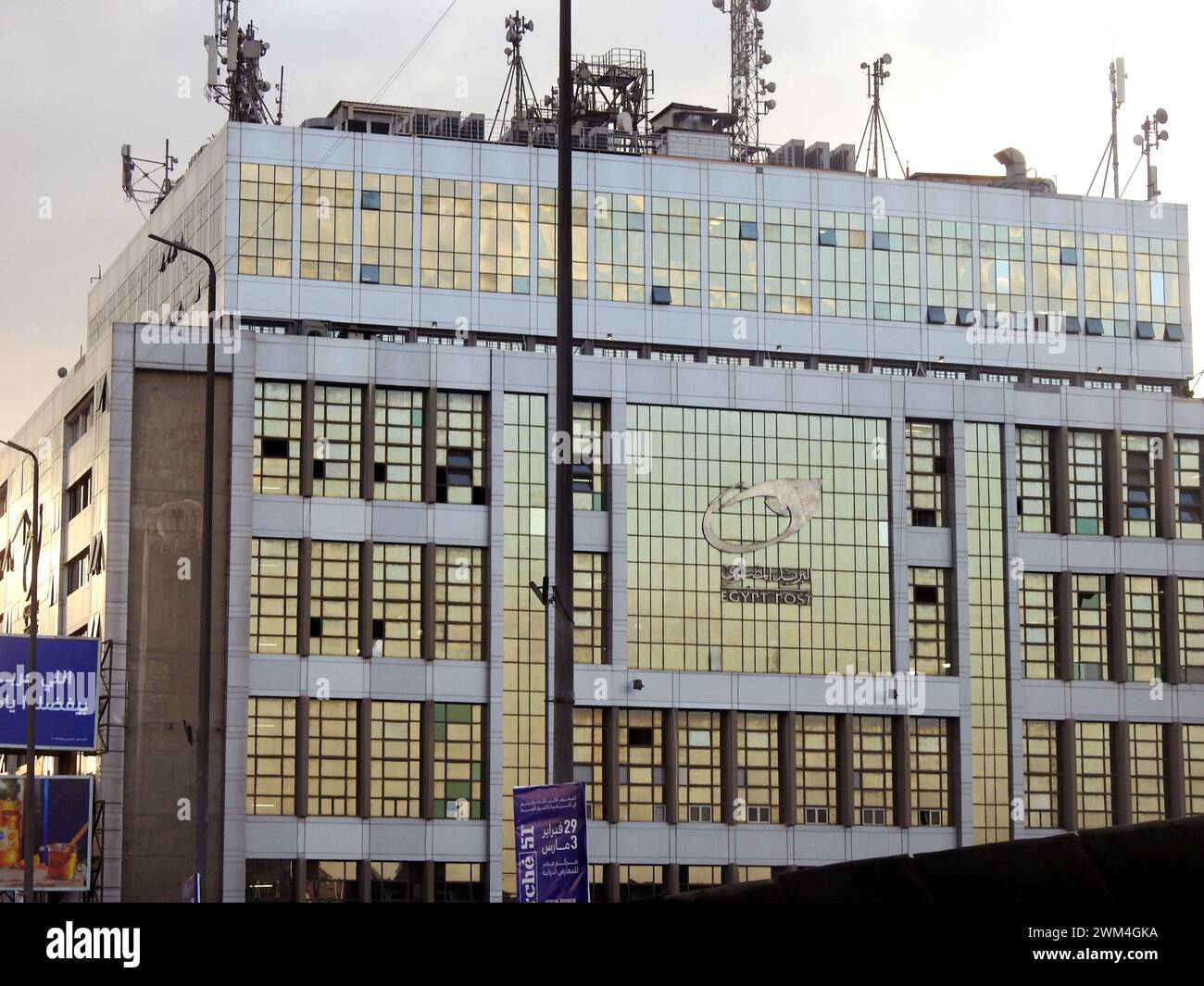 Le Caire, Égypte, 18 février 2024 : bâtiment postal égyptien, agence égyptienne responsable du service postal en Égypte. Fondée en 1865, elle est l'une des ol Banque D'Images